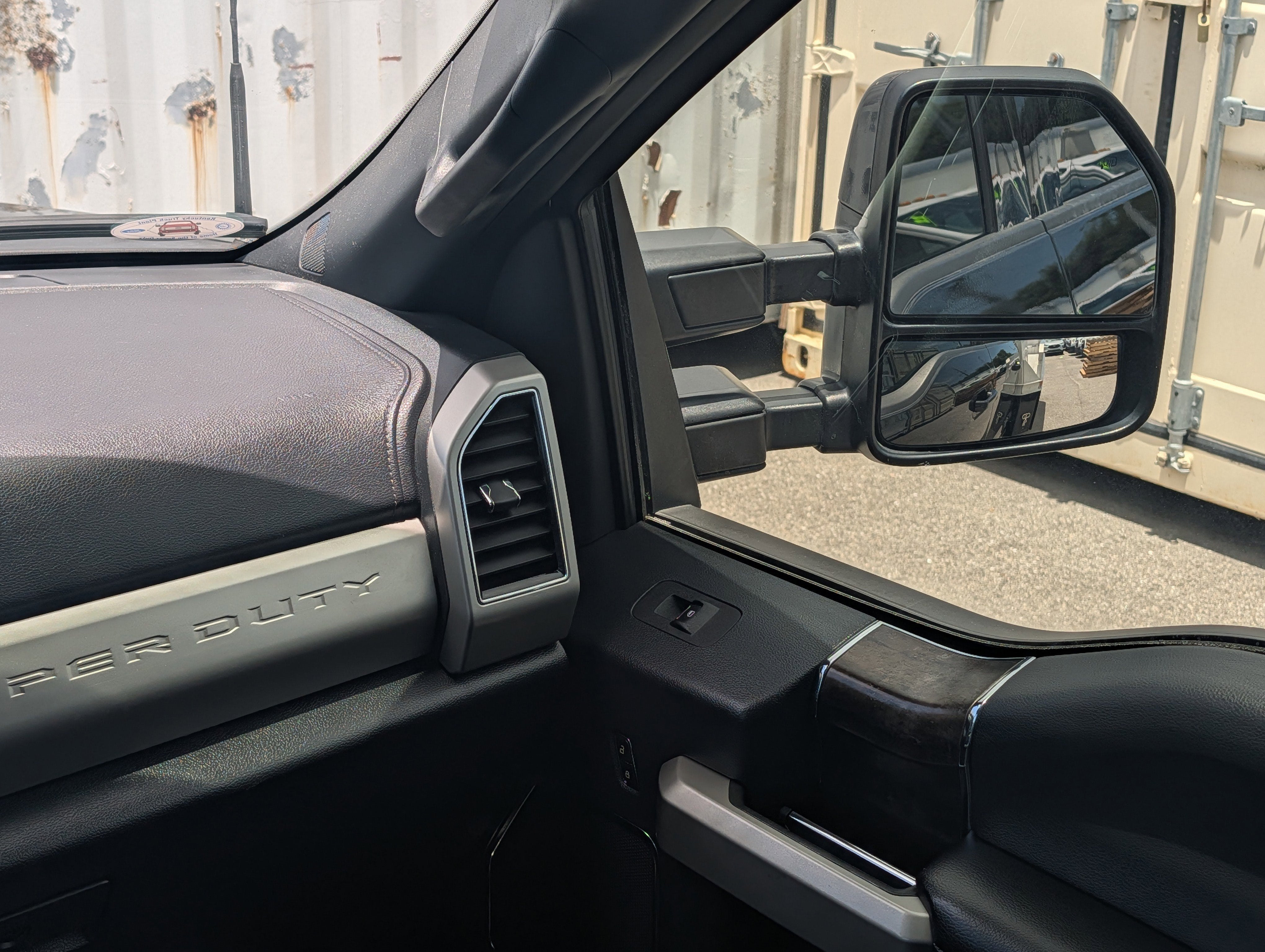2022 Ford F-450 Chassis Cab Lariat