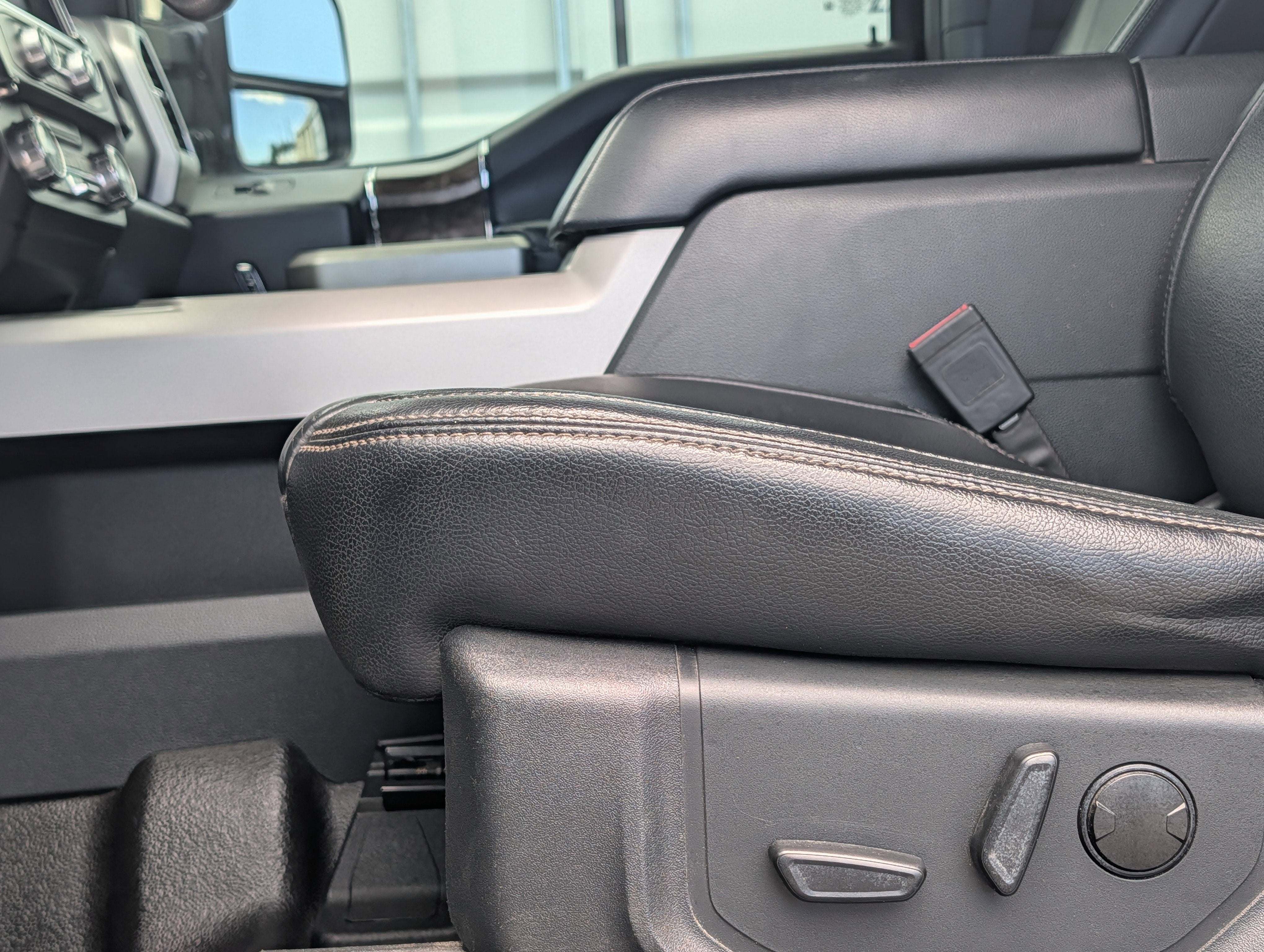 2022 Ford F-450 Chassis Cab Lariat