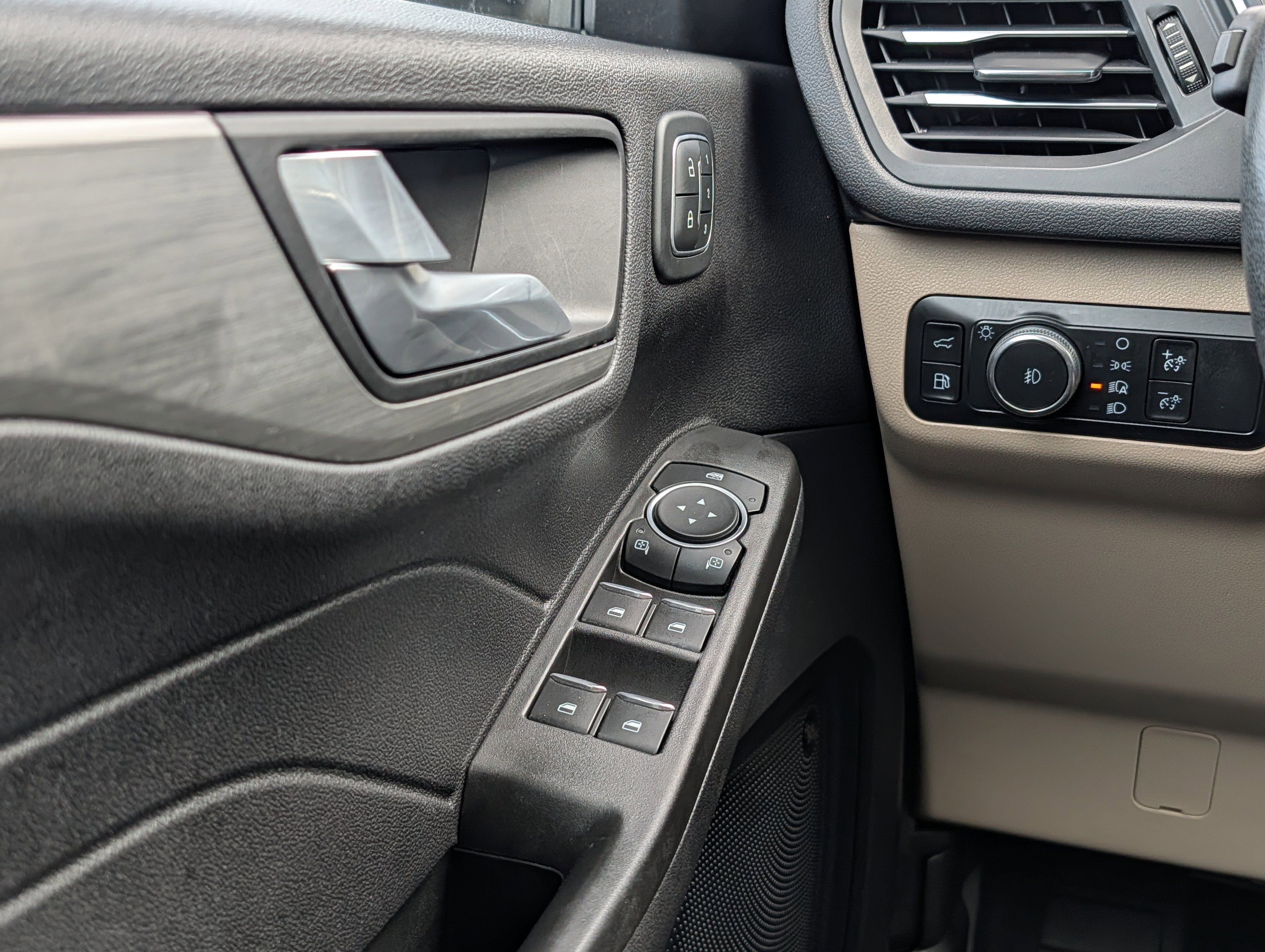 2021 Ford Escape Hybrid Titanium