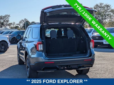 2025 Ford Explorer ST-Line