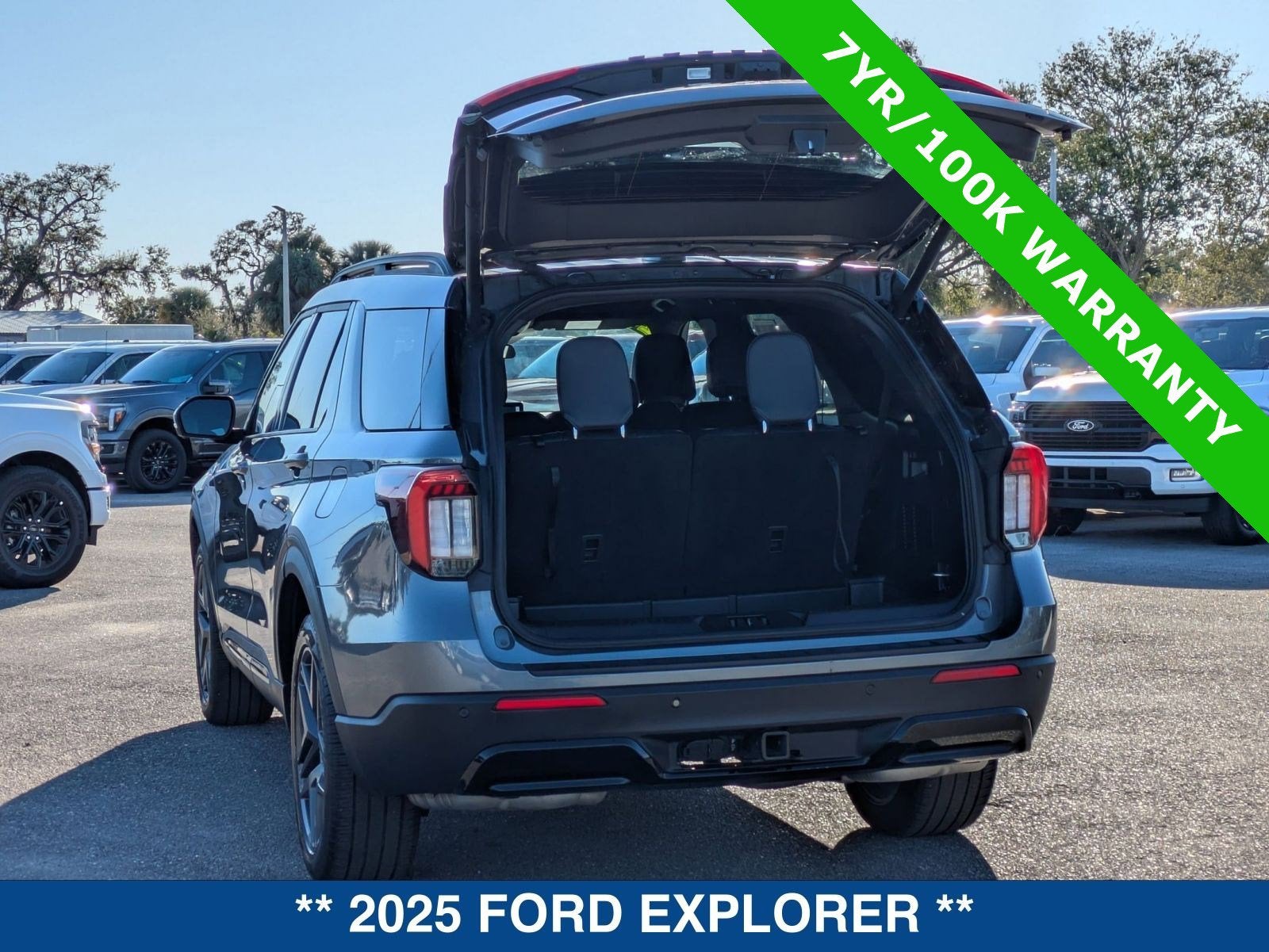 2025 Ford Explorer ST-Line