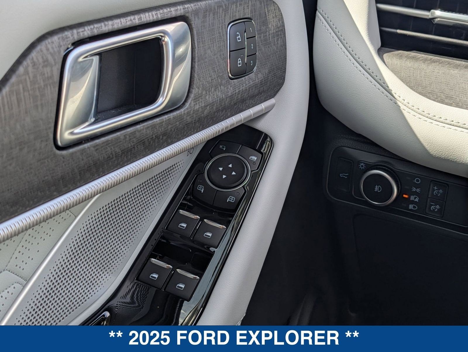 2025 Ford Explorer Platinum
