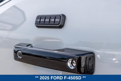 2025 Ford F-450 Platinum DRW