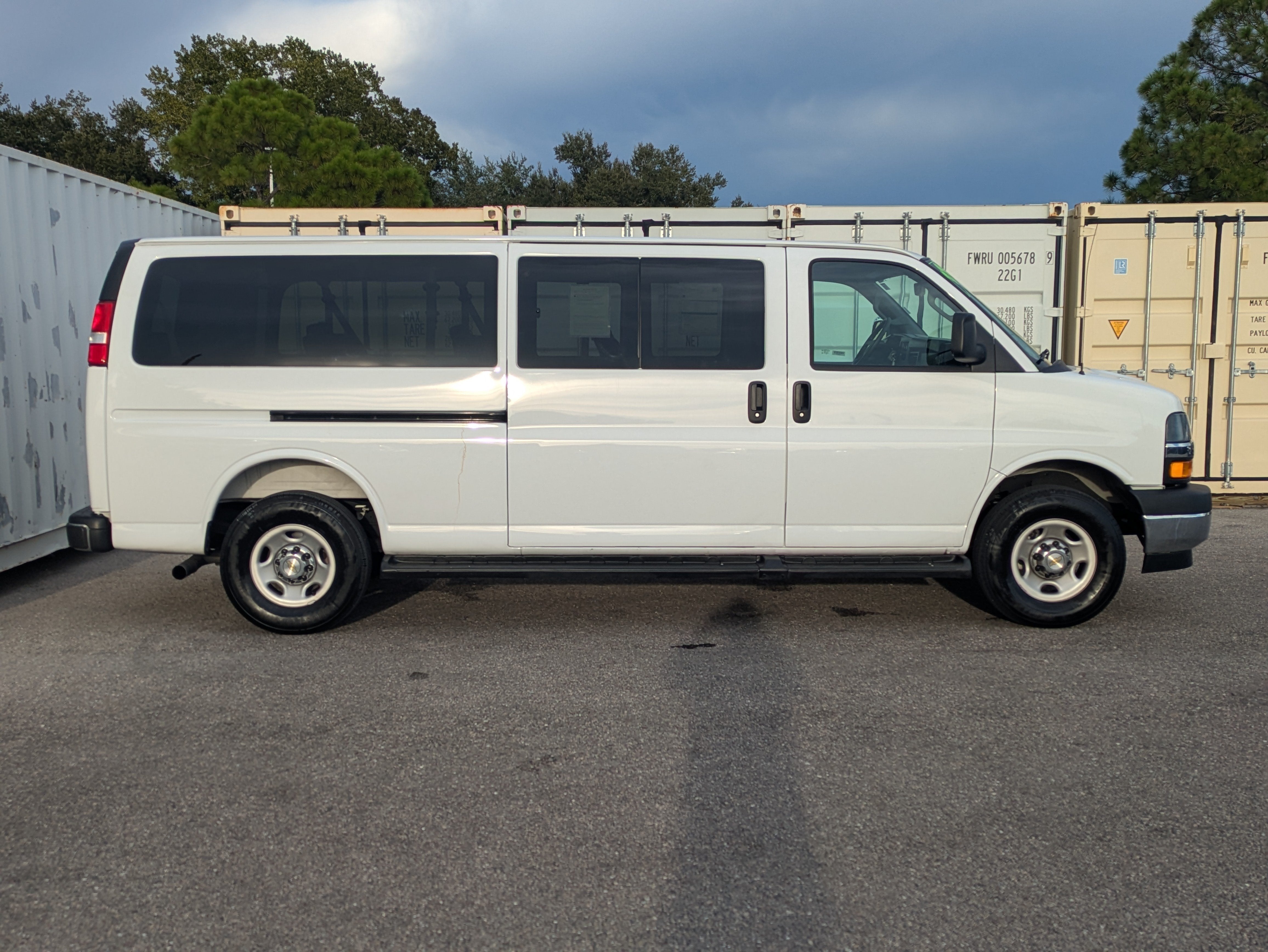 2025 Chevrolet Express 3500 LT
