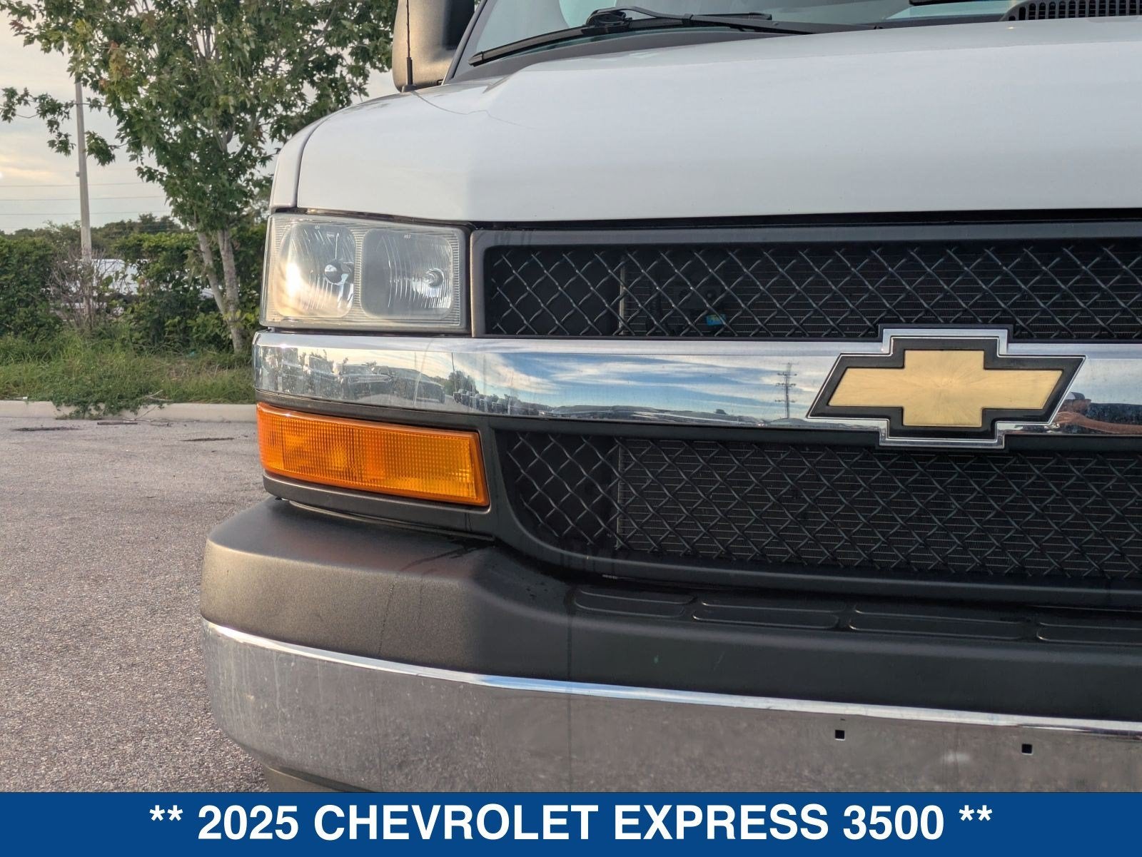 2025 Chevrolet Express 3500 LT
