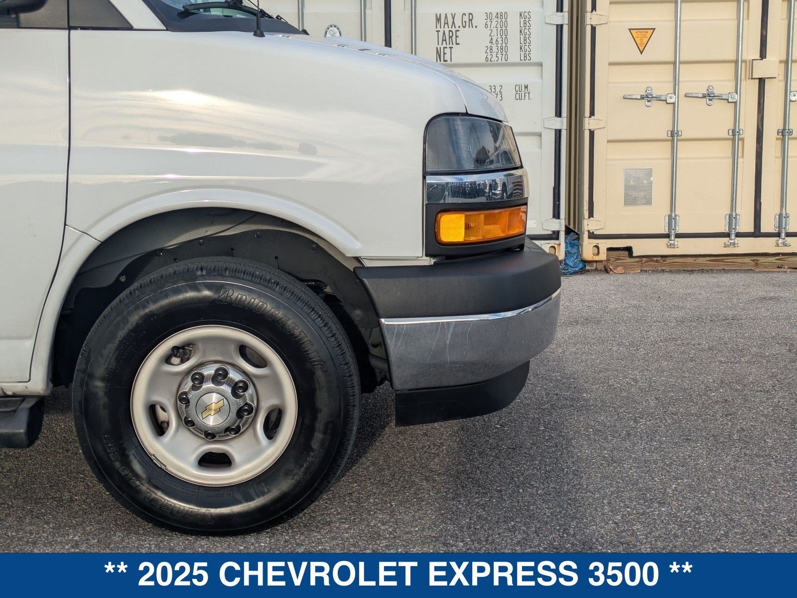 2025 Chevrolet Express 3500 LT