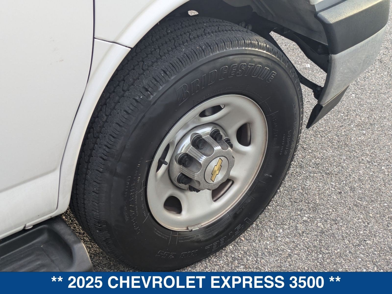 2025 Chevrolet Express 3500 LT
