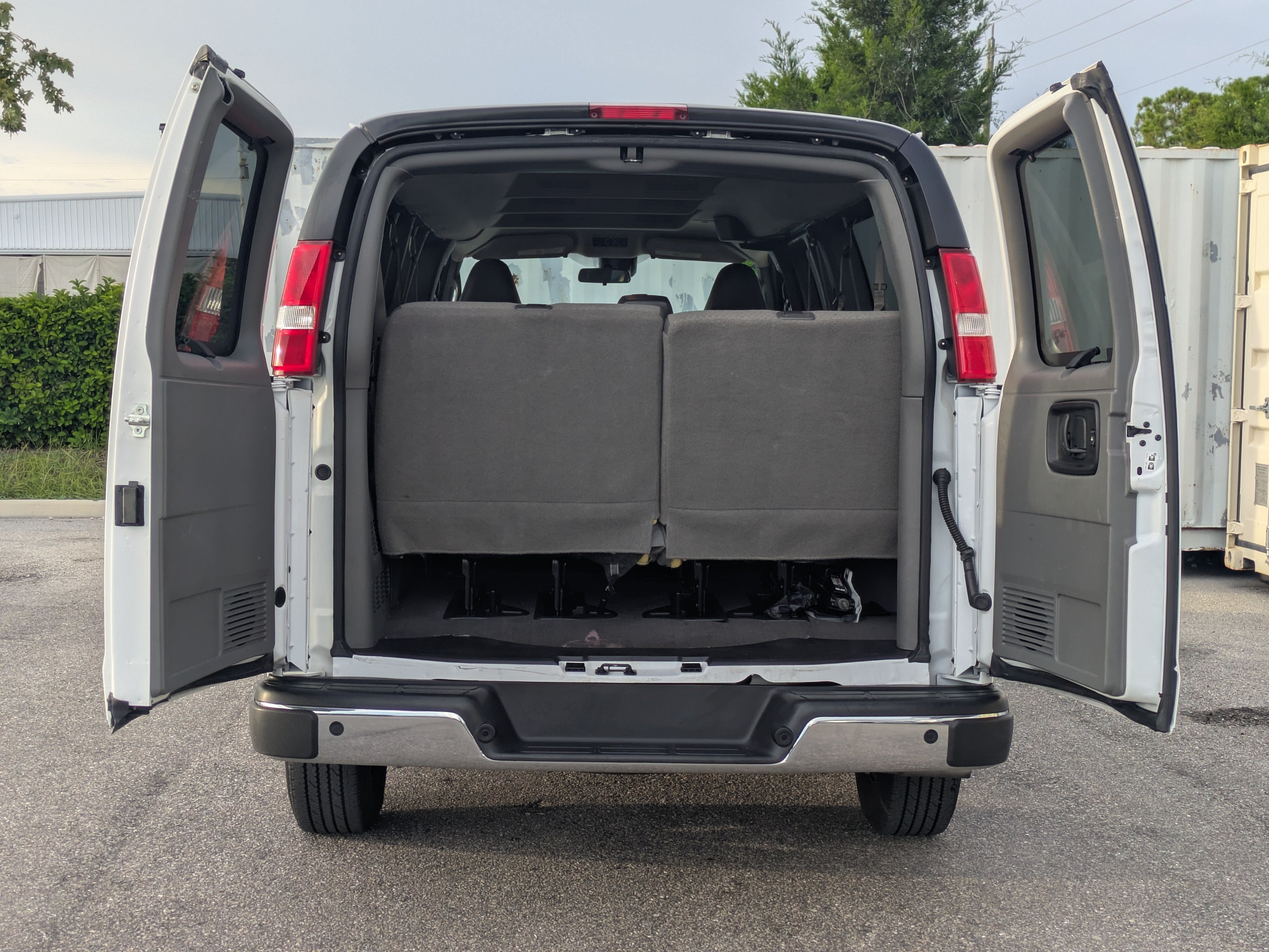 2025 Chevrolet Express 3500 LT