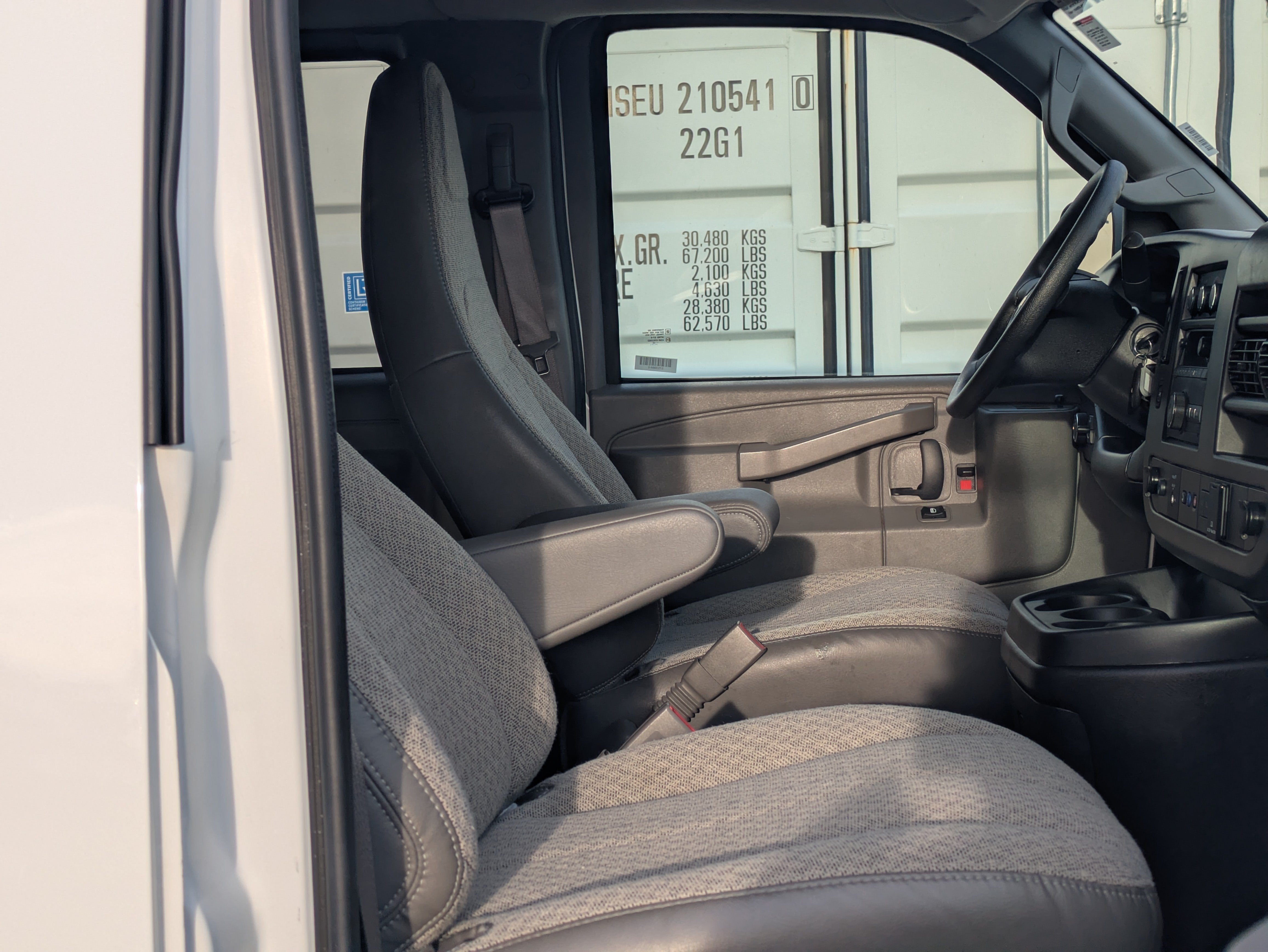 2025 Chevrolet Express 3500 LT