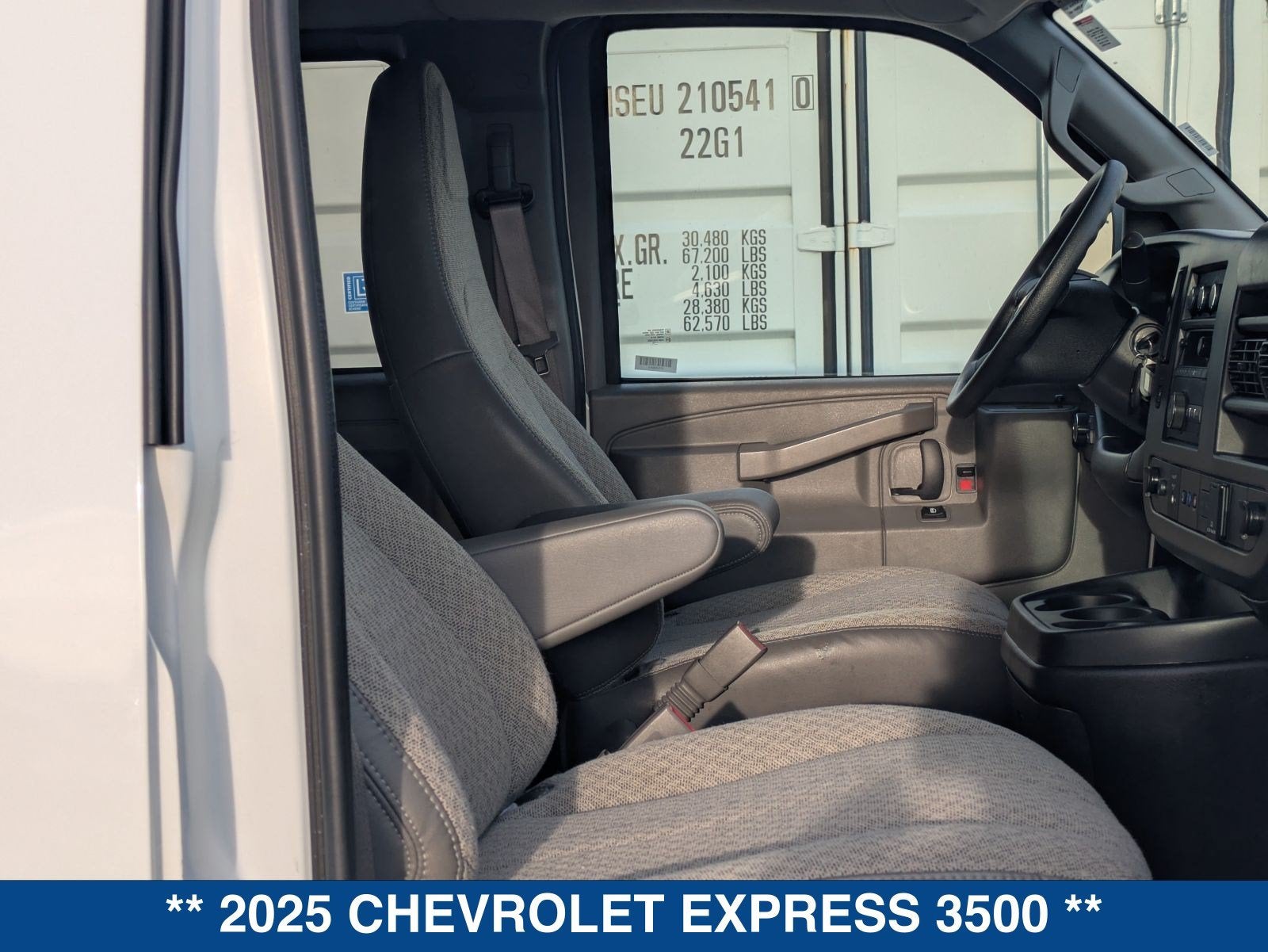 2025 Chevrolet Express 3500 LT