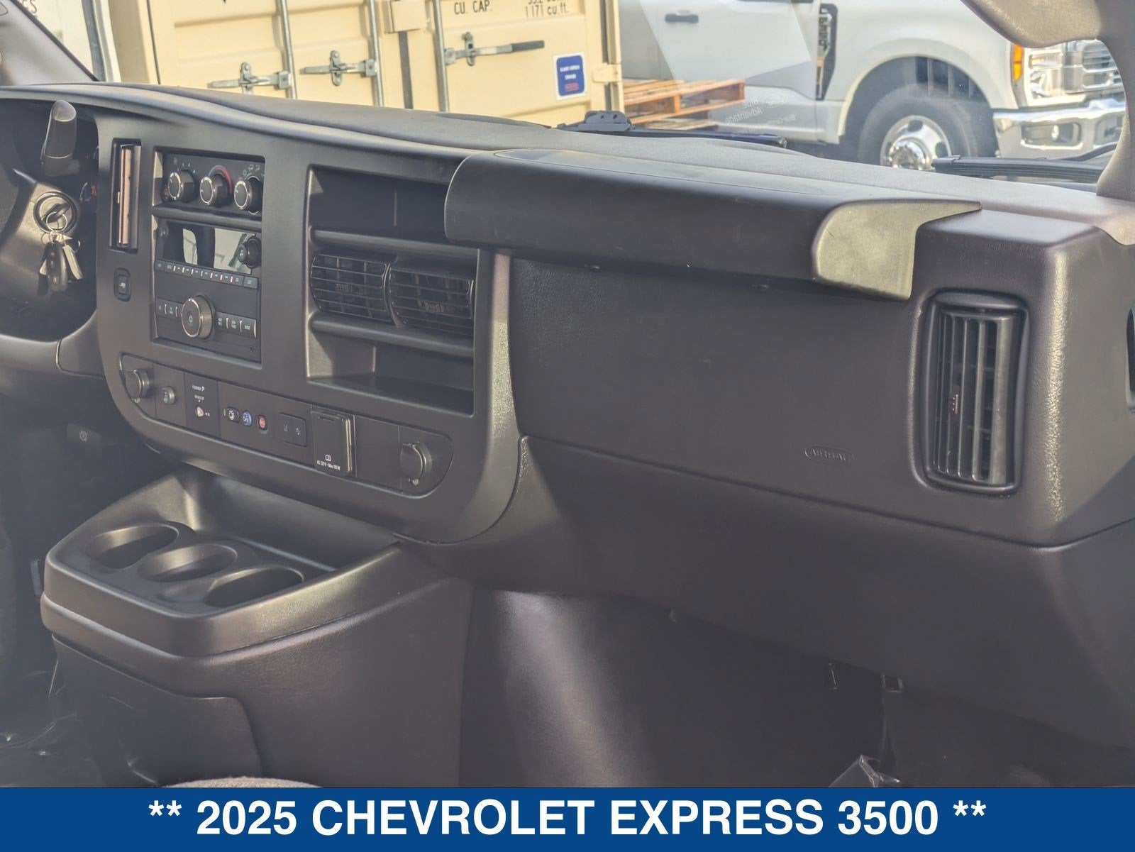 2025 Chevrolet Express 3500 LT