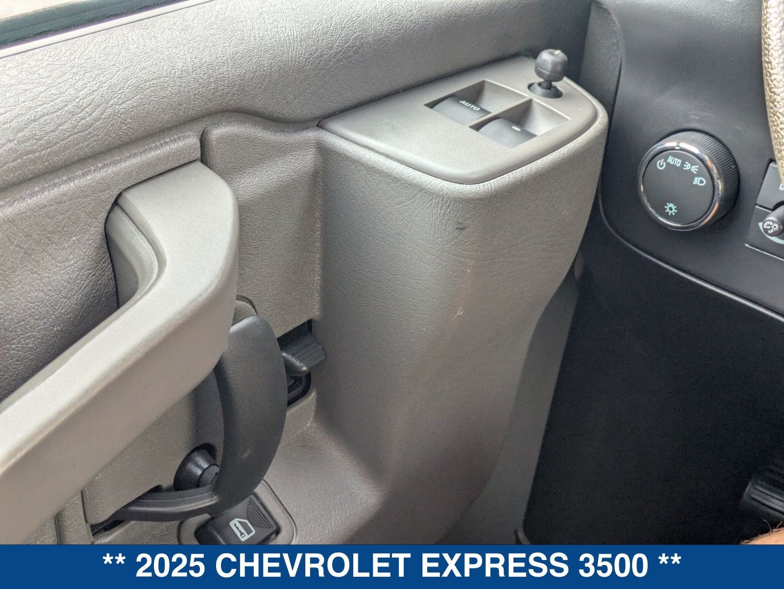 2025 Chevrolet Express 3500 LT