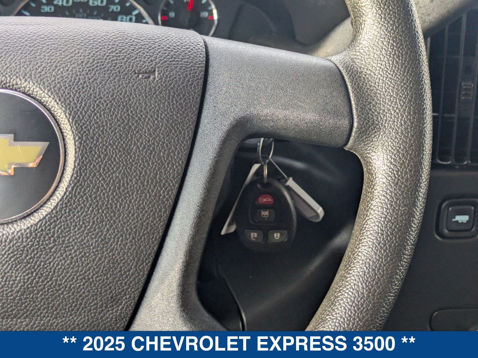 2025 Chevrolet Express 3500 LT