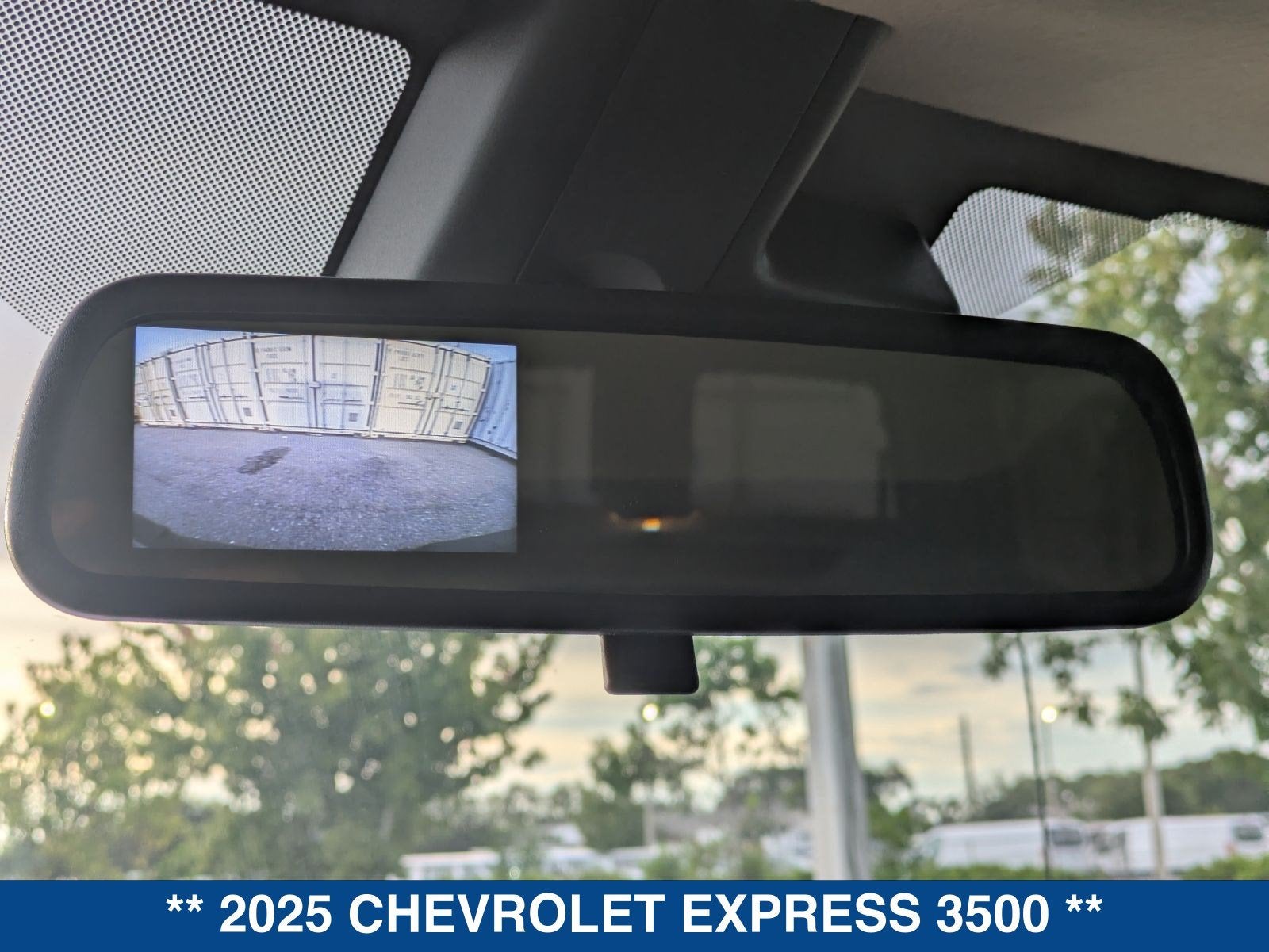2025 Chevrolet Express 3500 LT