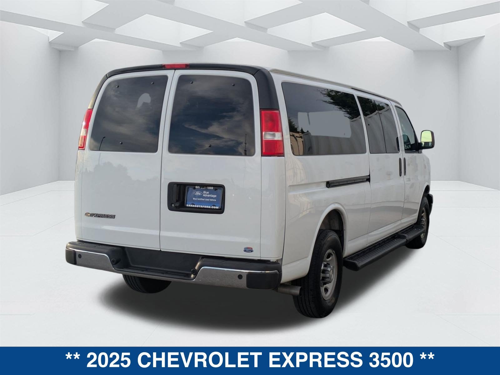 2025 Chevrolet Express 3500 LT