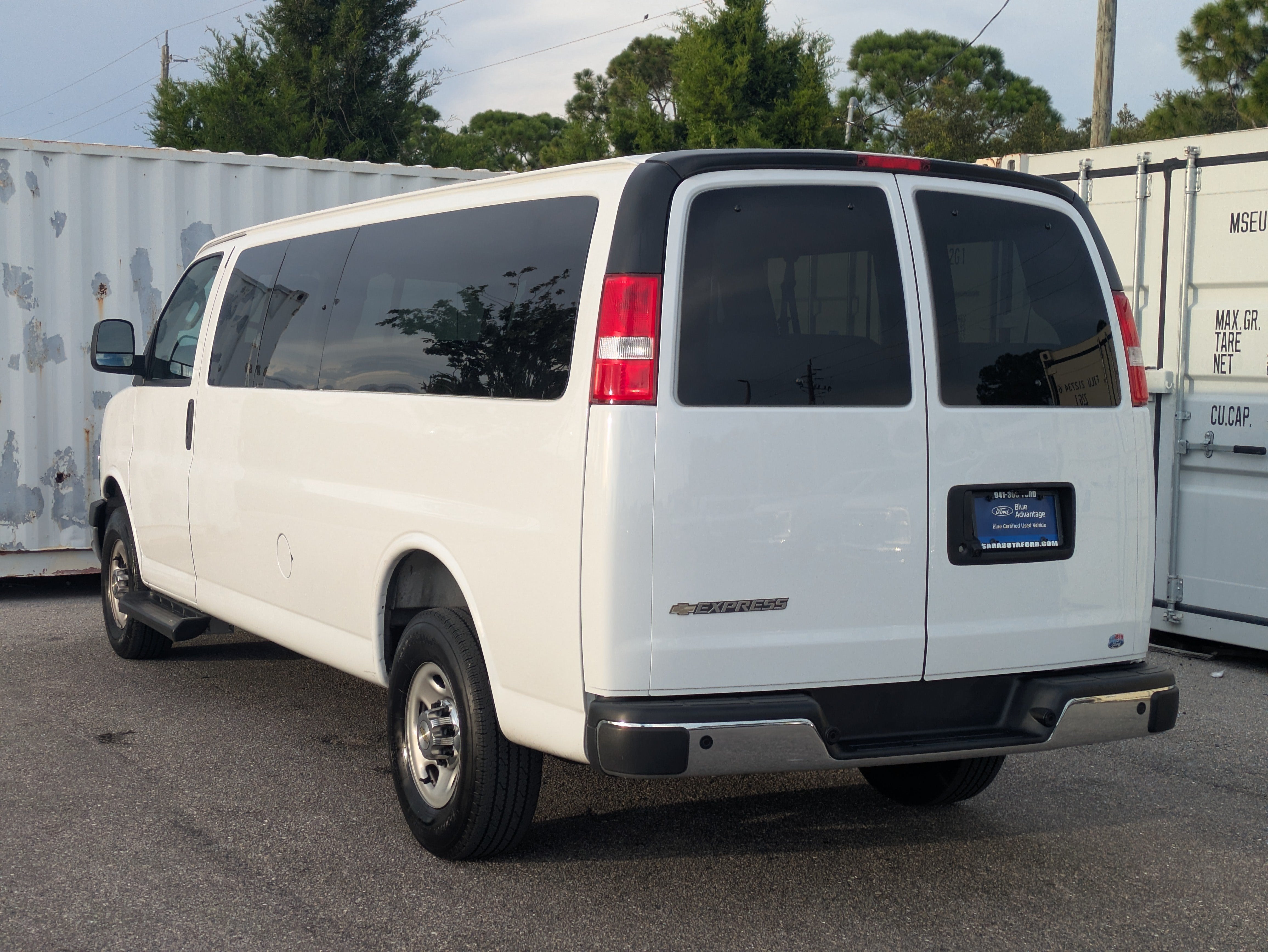 2025 Chevrolet Express 3500 LT