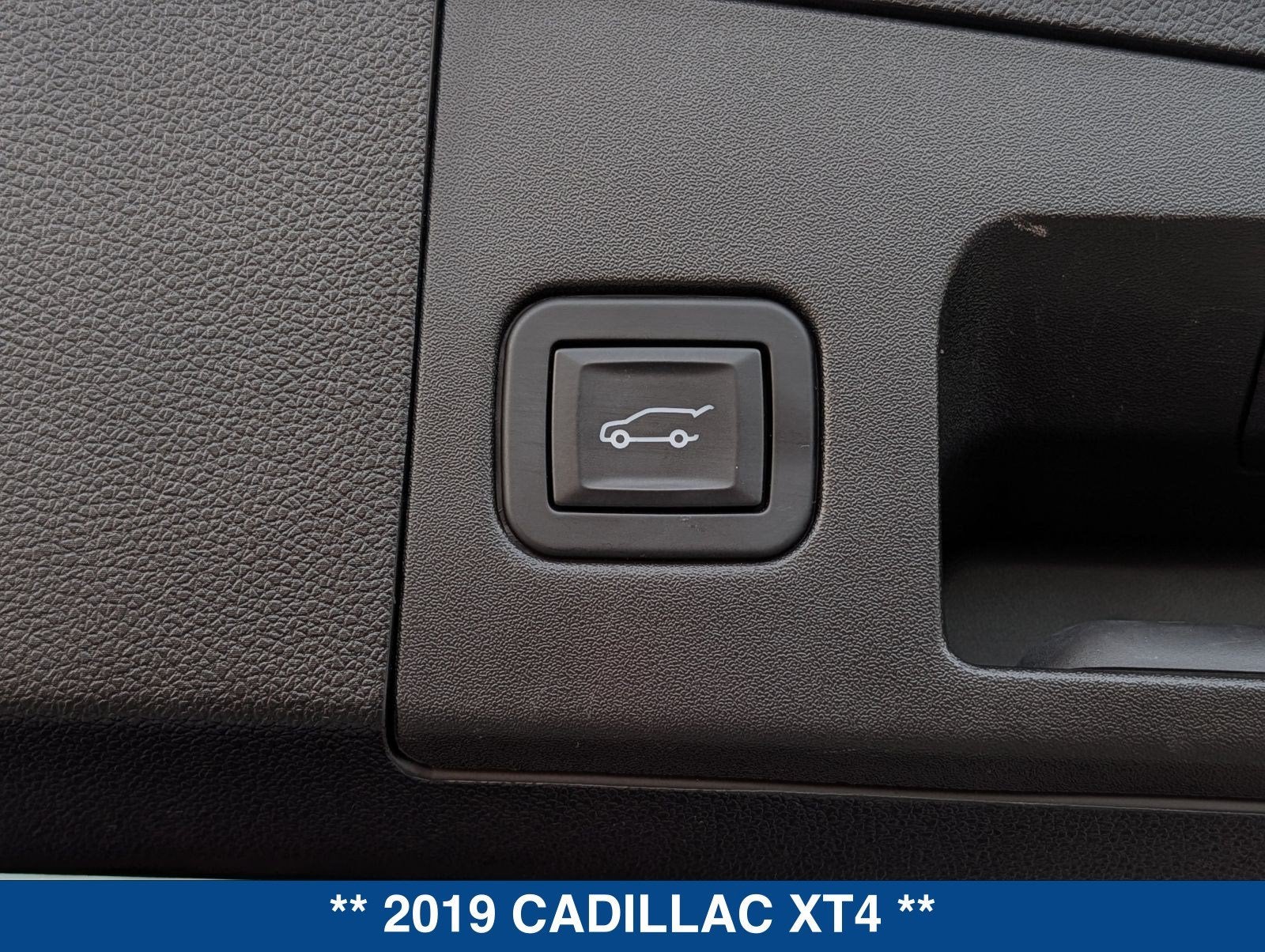 2019 Cadillac XT4 Premium Luxury