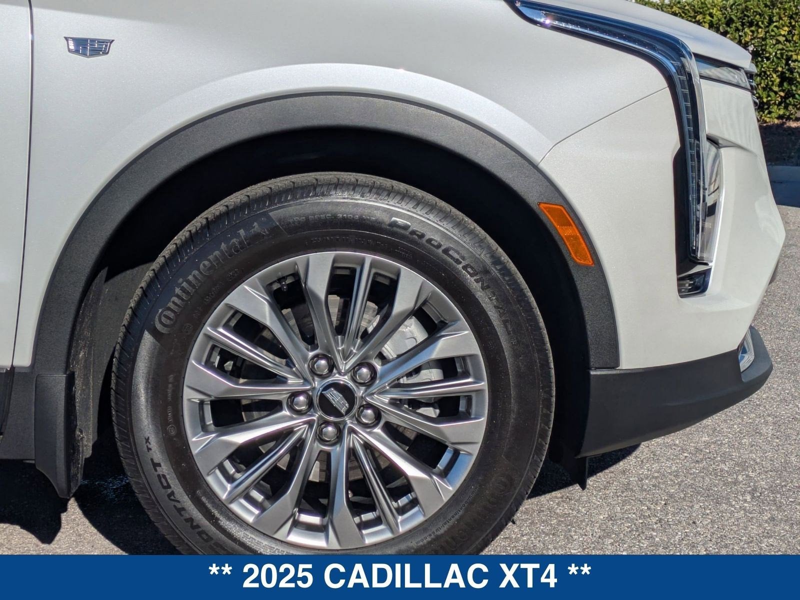 2025 Cadillac XT4 Premium Luxury