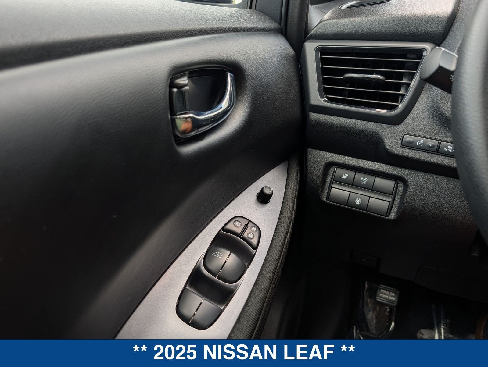 2025 Nissan LEAF S