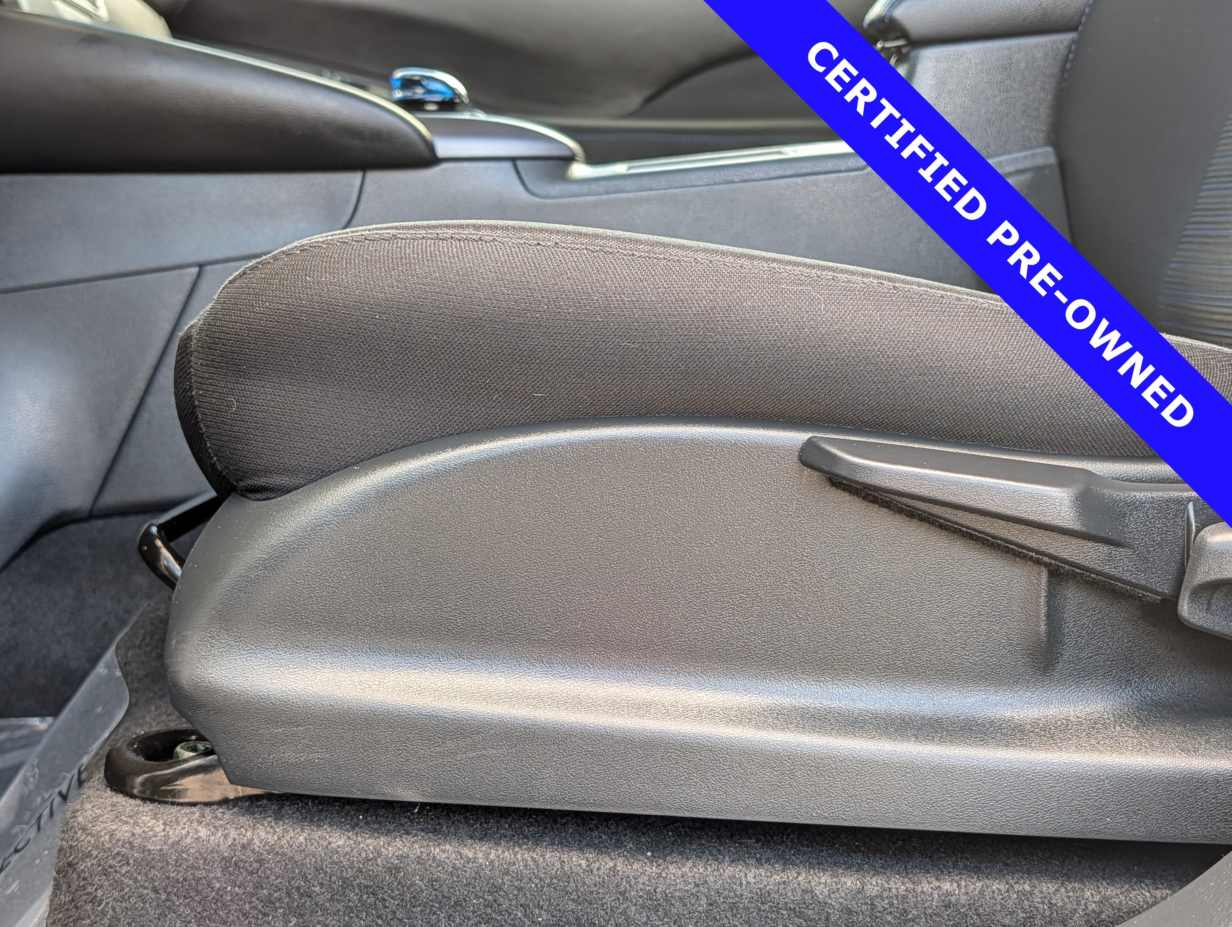 2025 Nissan LEAF S