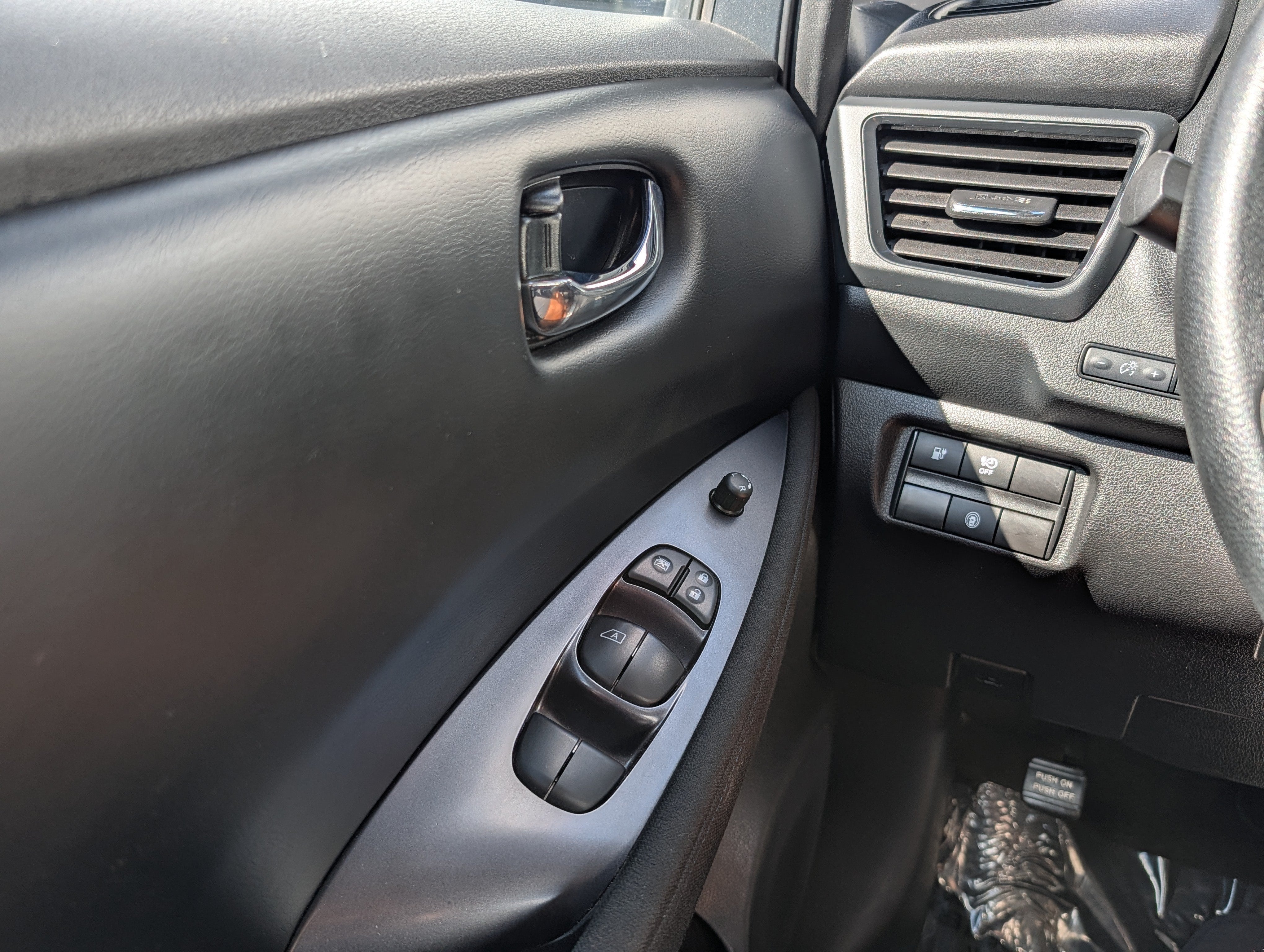 2025 Nissan LEAF S