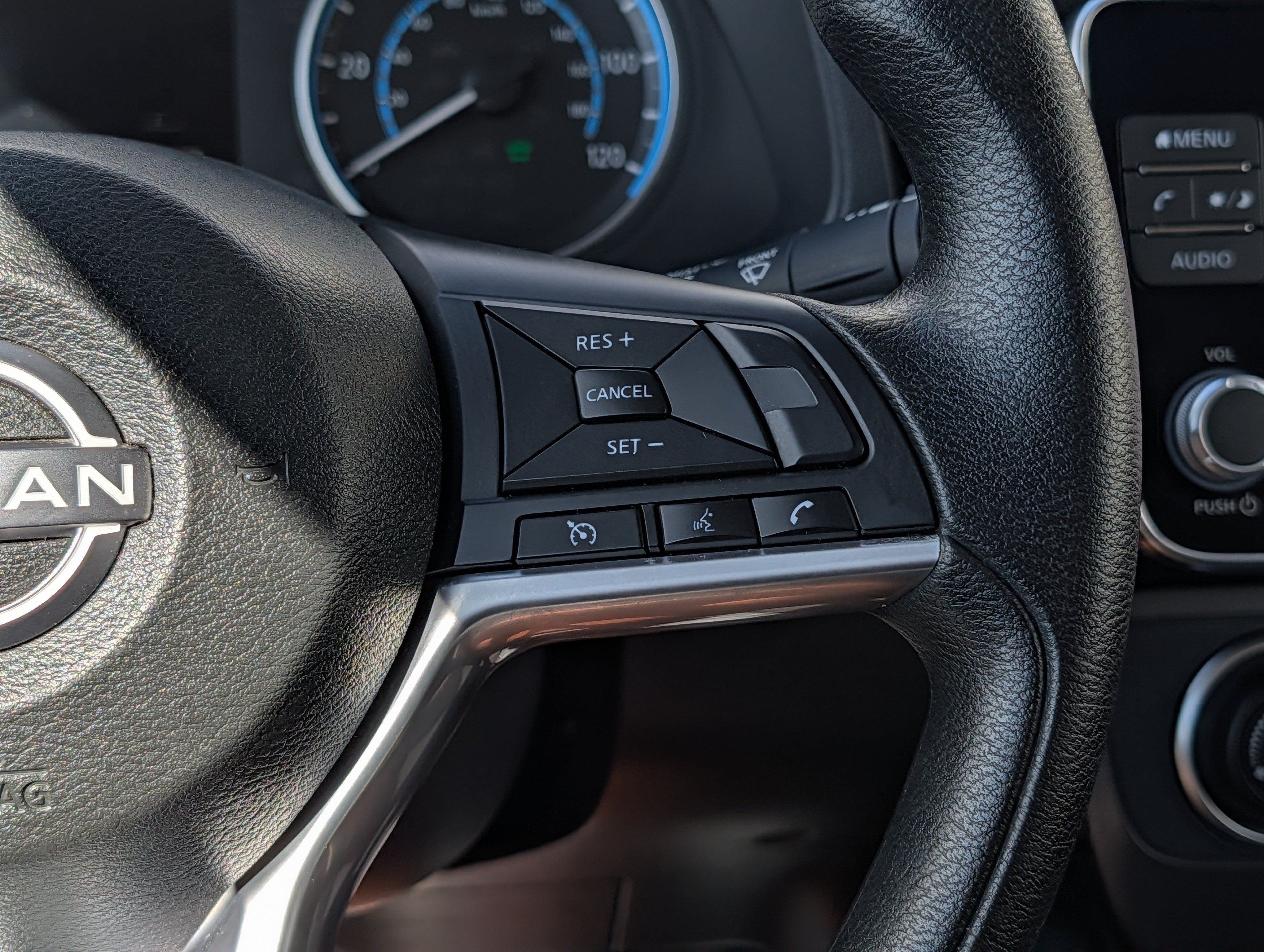 2025 Nissan LEAF S