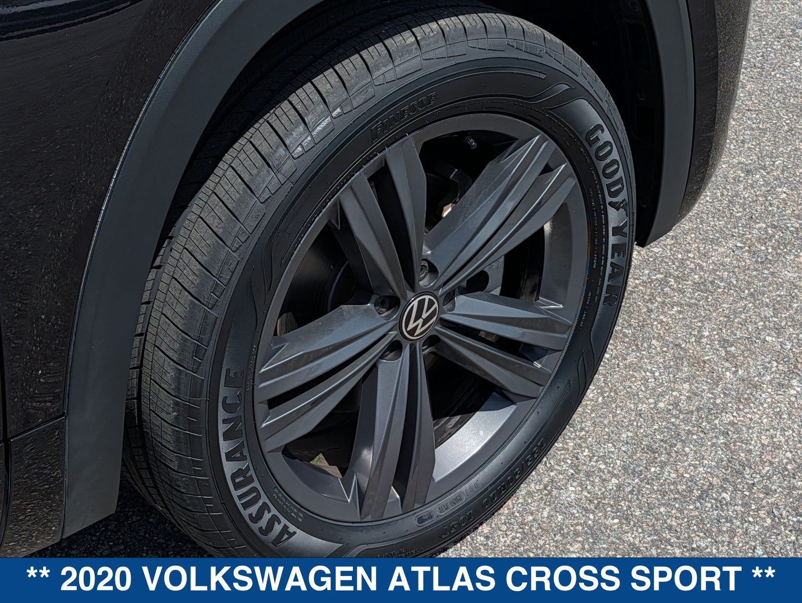 2020 Volkswagen Atlas Cross Sport 3.6 V6 SE w/ Technology R-Line