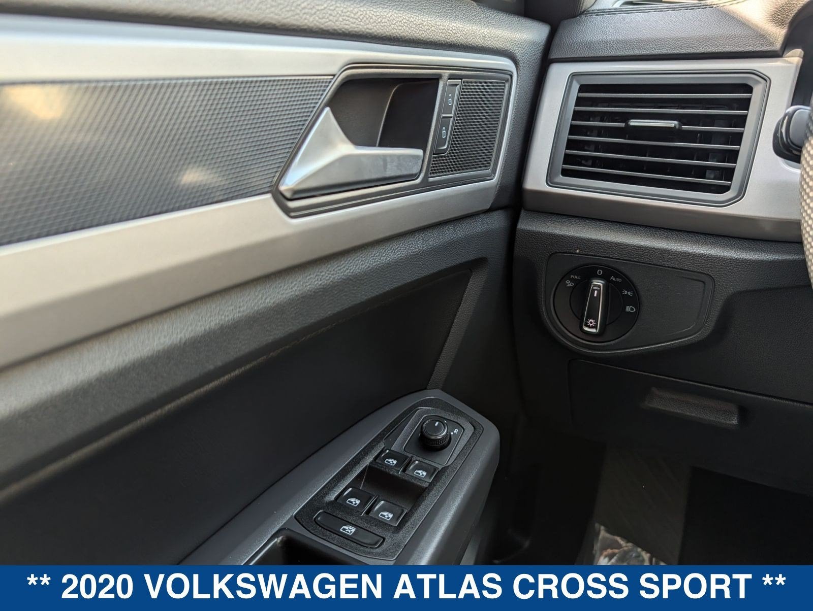 2020 Volkswagen Atlas Cross Sport 3.6 V6 SE w/ Technology R-Line