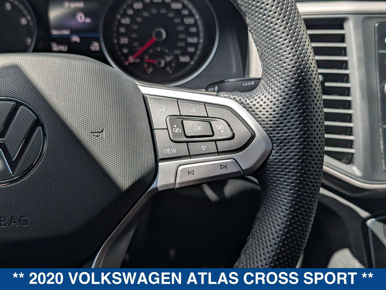 2020 Volkswagen Atlas Cross Sport 3.6 V6 SE w/ Technology R-Line