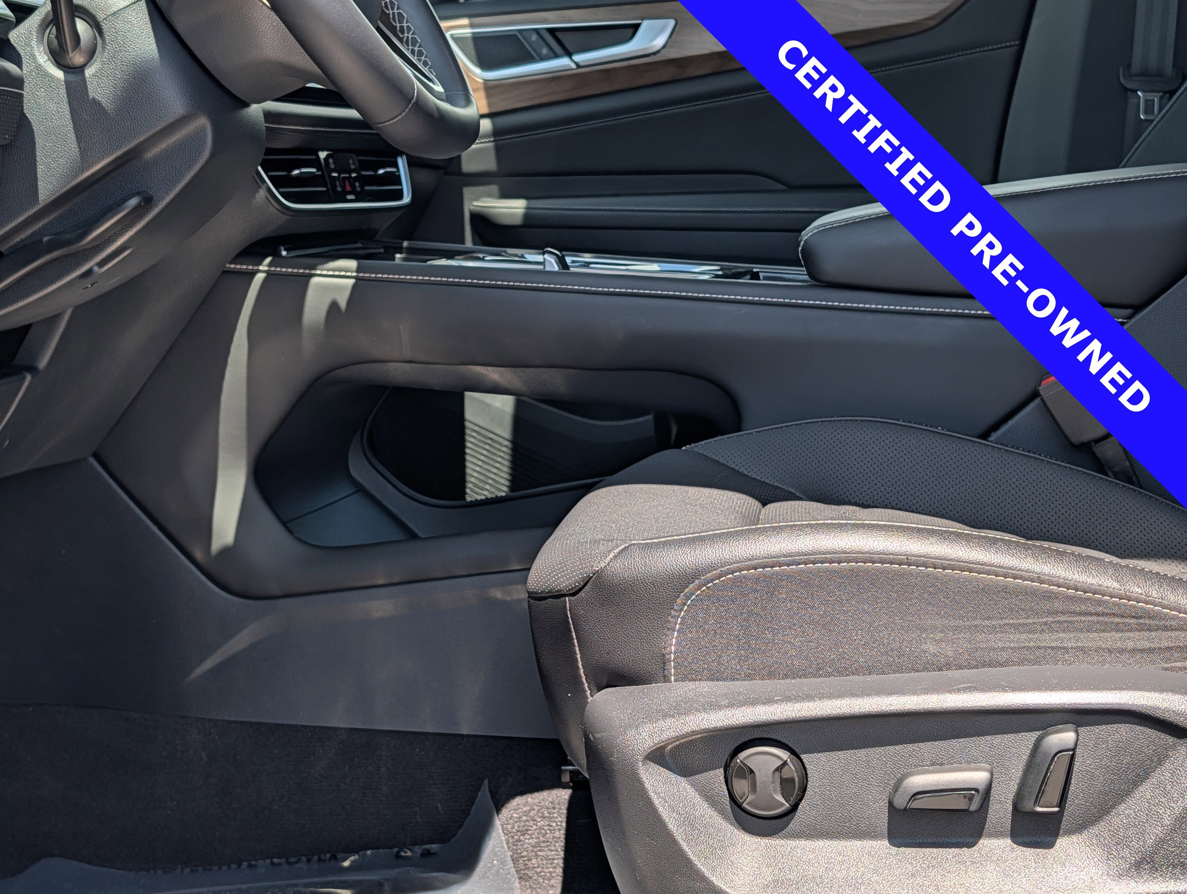 2024 Volkswagen Atlas 2.0T SE w/ Technology