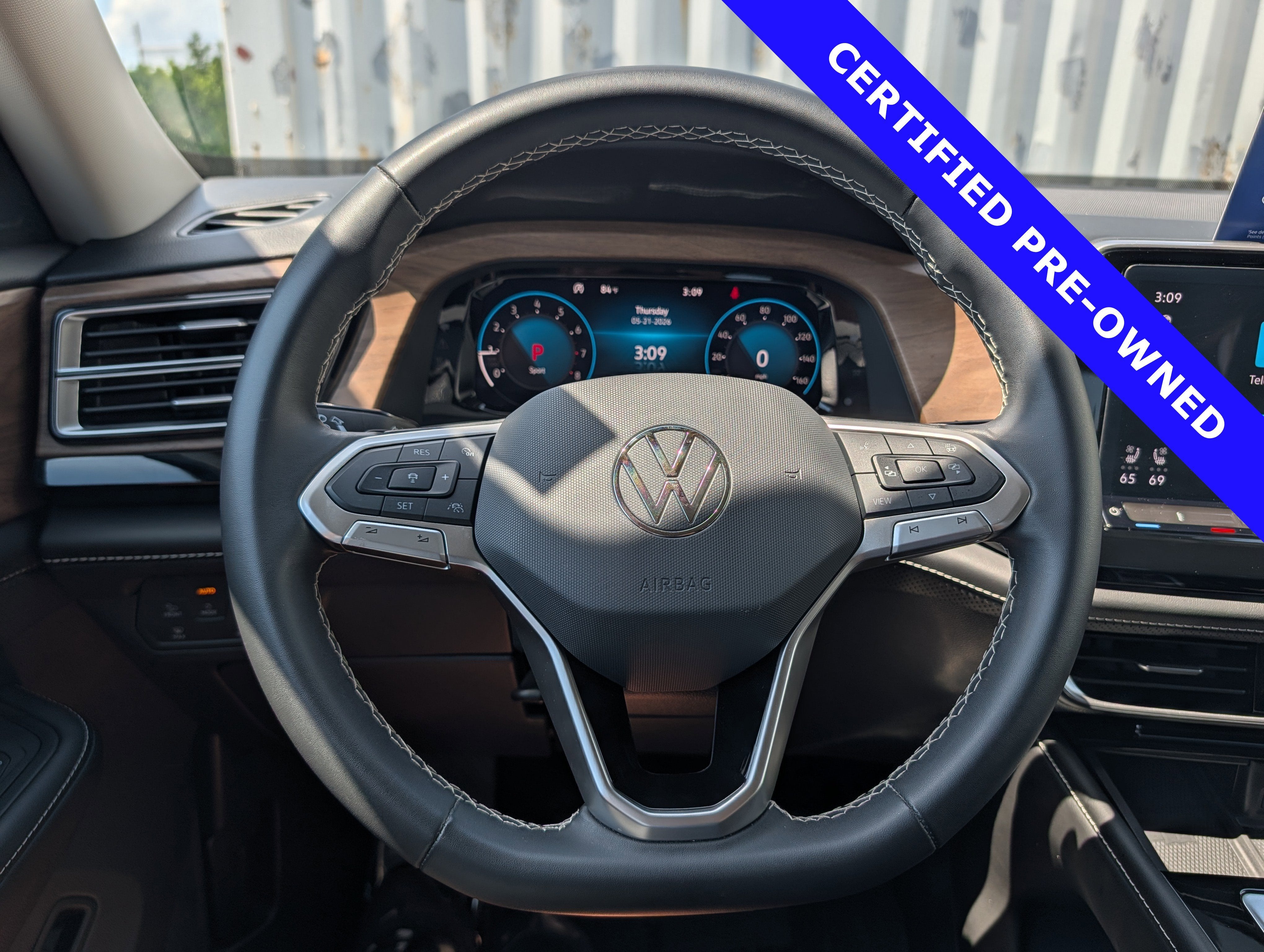 2024 Volkswagen Atlas 2.0T SE w/ Technology