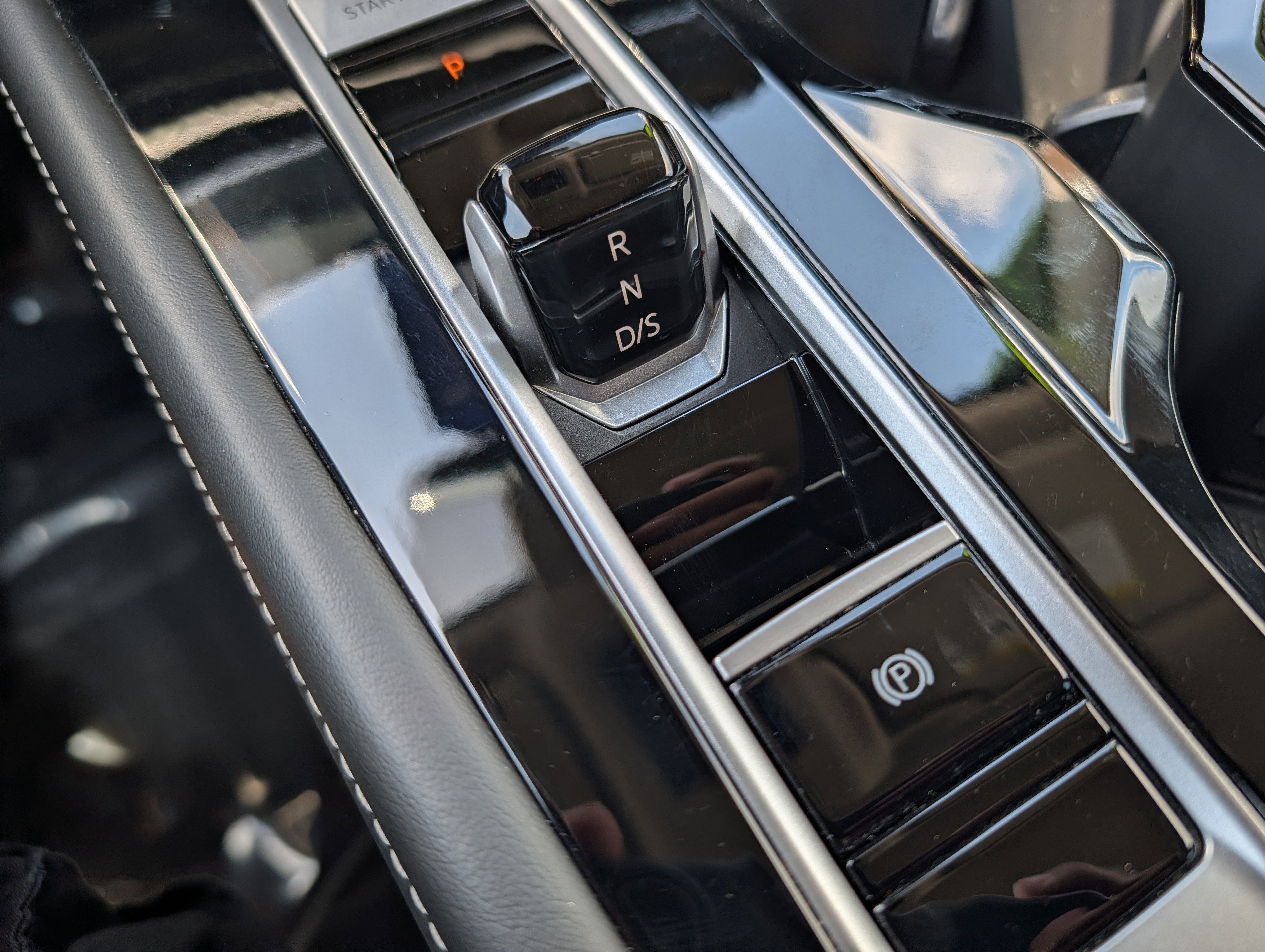 2024 Volkswagen Atlas 2.0T SE w/ Technology