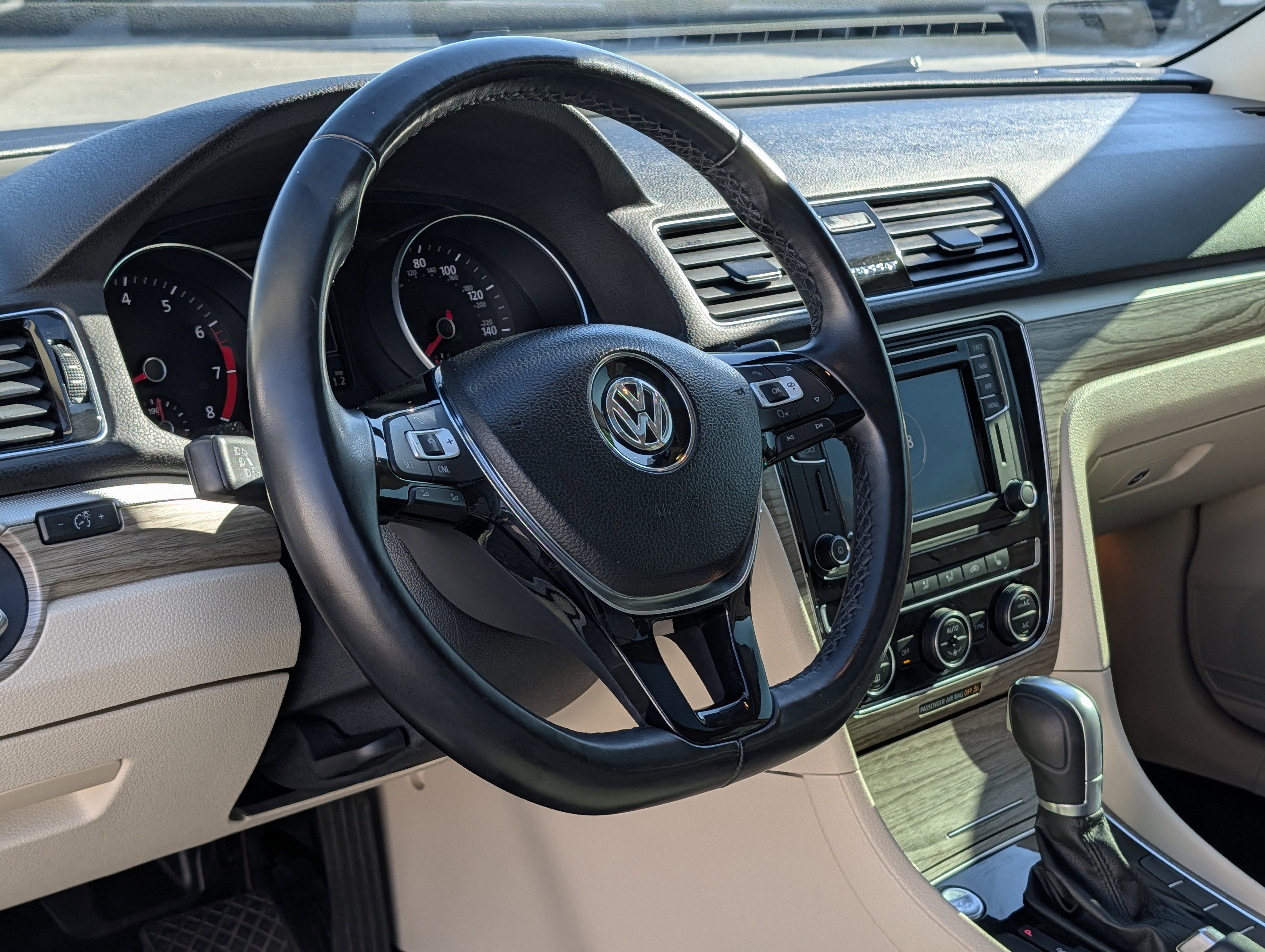 2018 Volkswagen Passat 2.0T SE w/ Technology