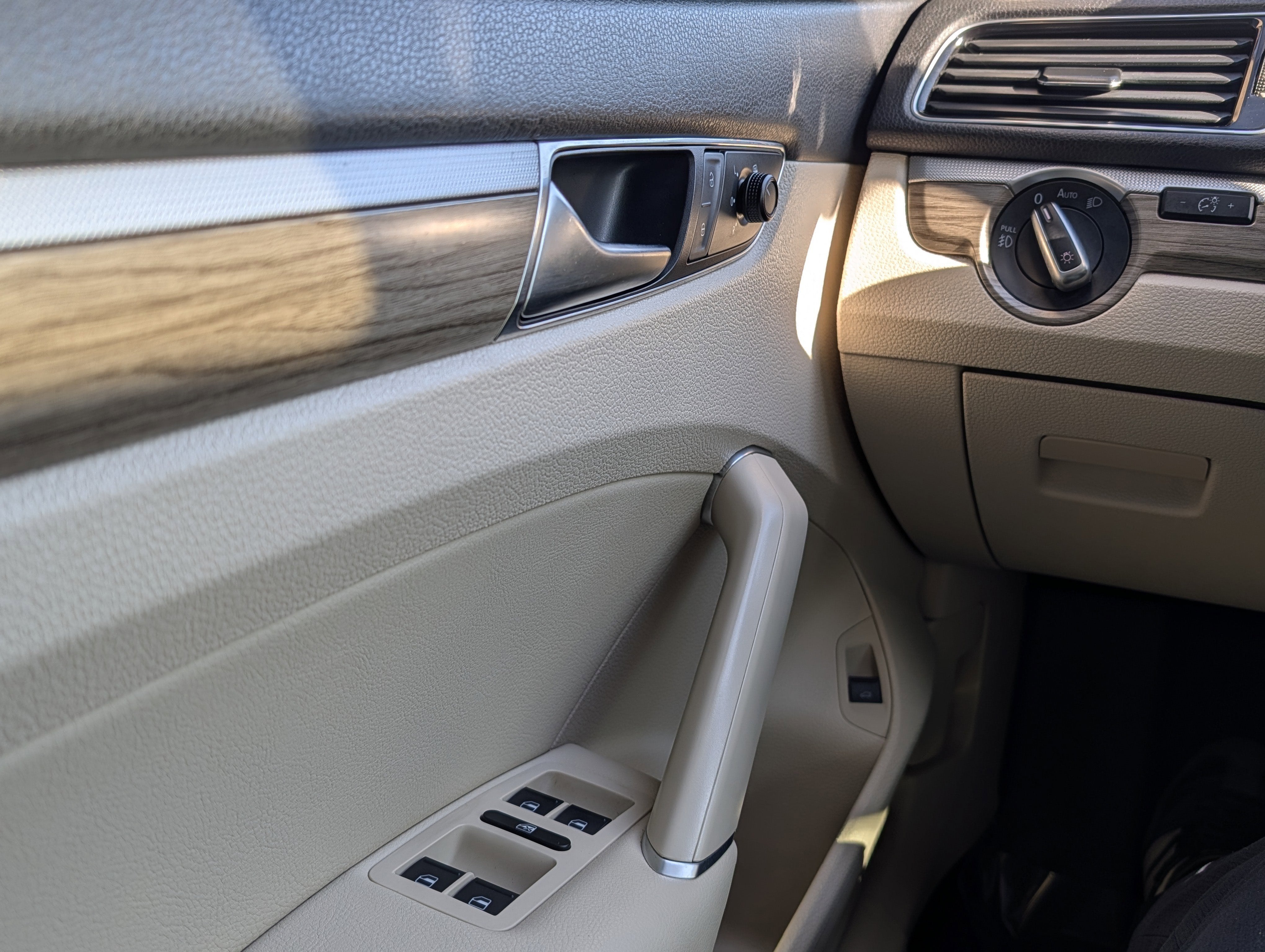 2018 Volkswagen Passat 2.0T SE w/ Technology