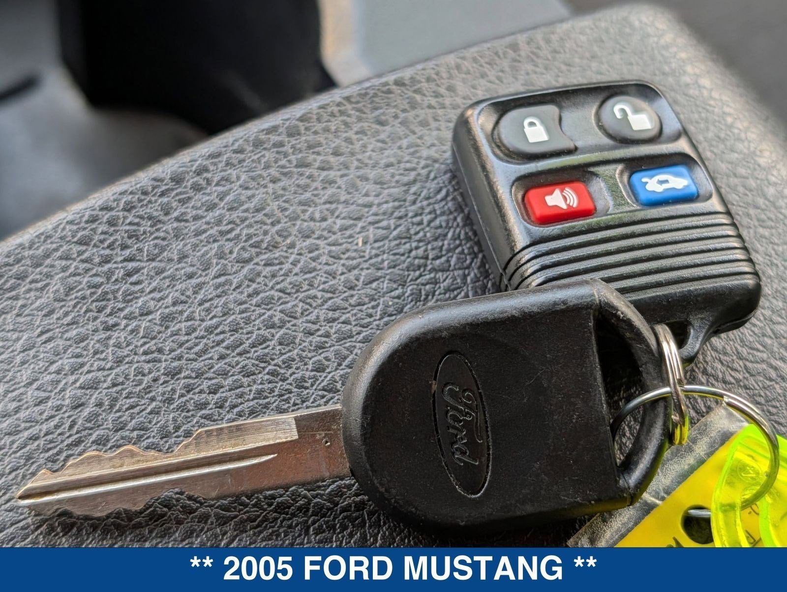 2005 Ford Mustang Deluxe