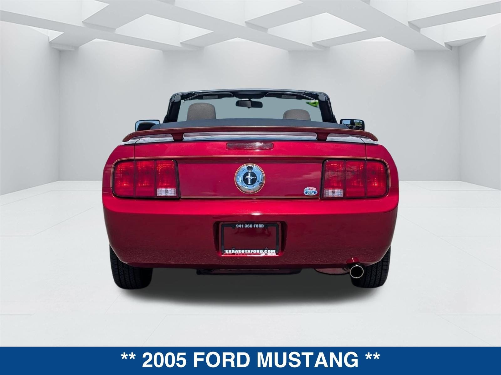 2005 Ford Mustang Deluxe