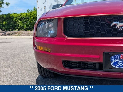 2005 Ford Mustang Deluxe