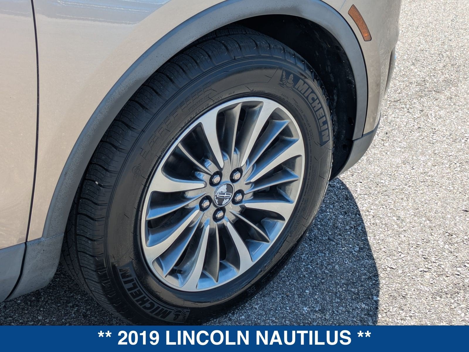 2019 Lincoln Nautilus Select