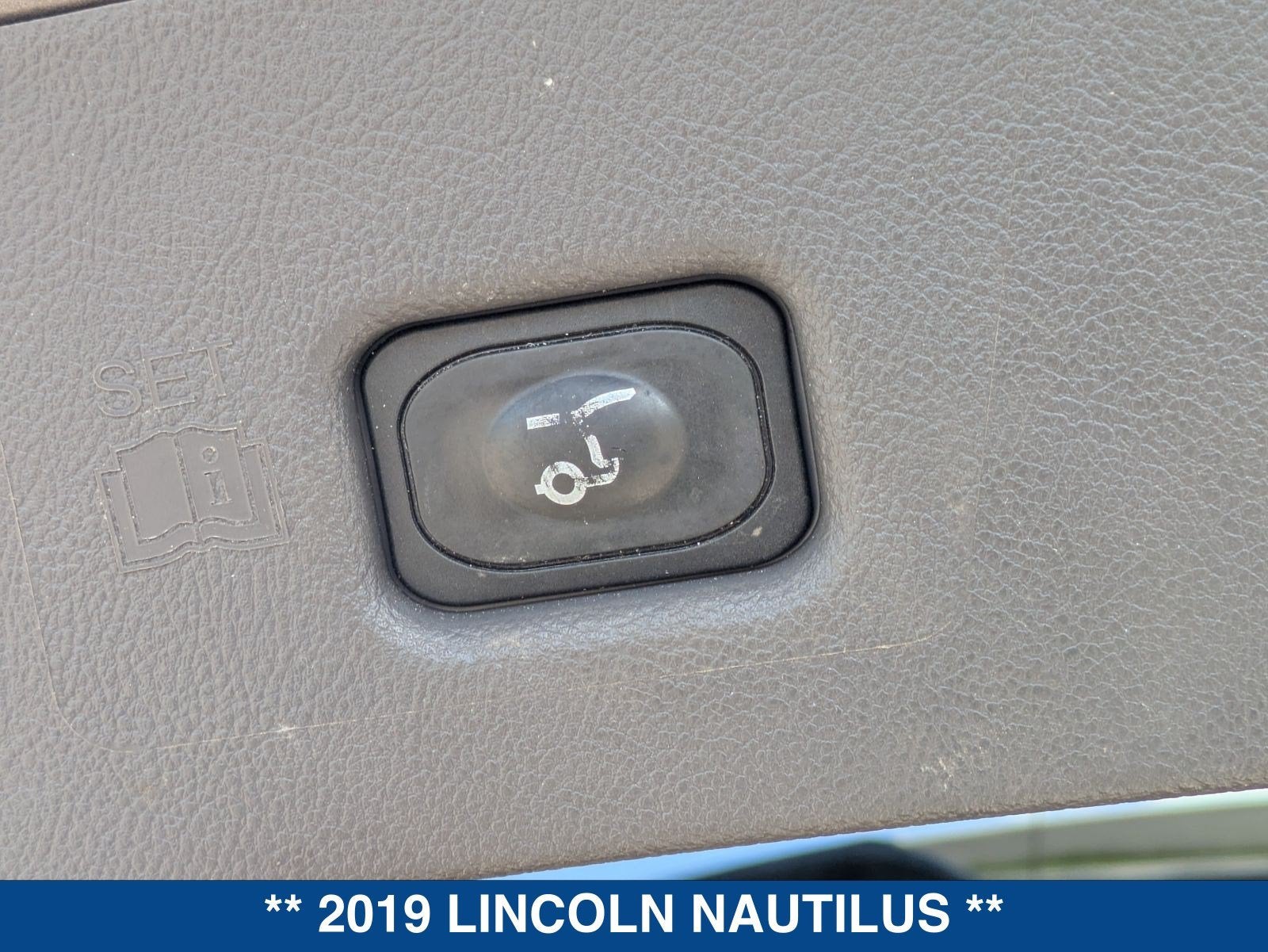 2019 Lincoln Nautilus Select