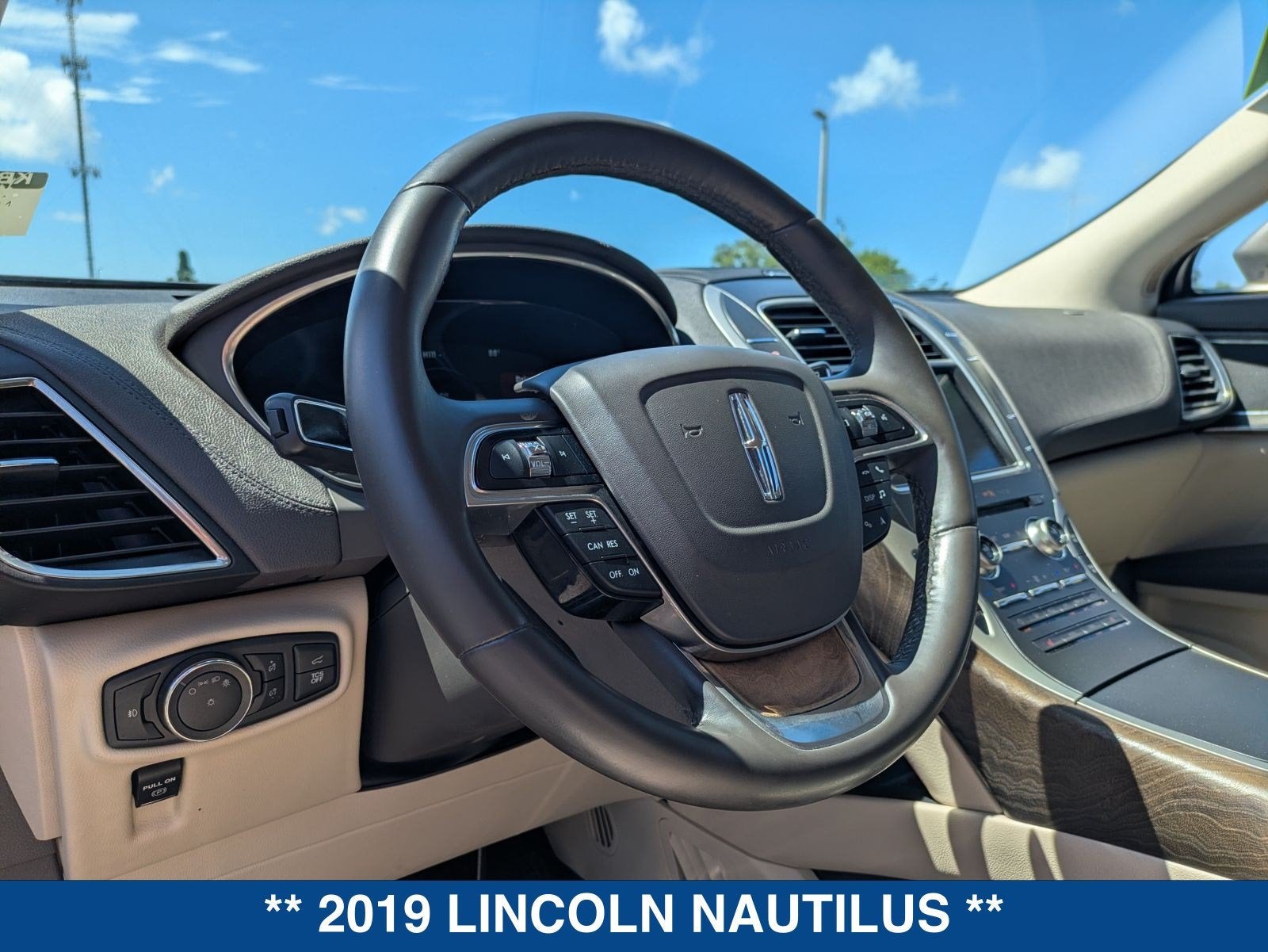 2019 Lincoln Nautilus Select