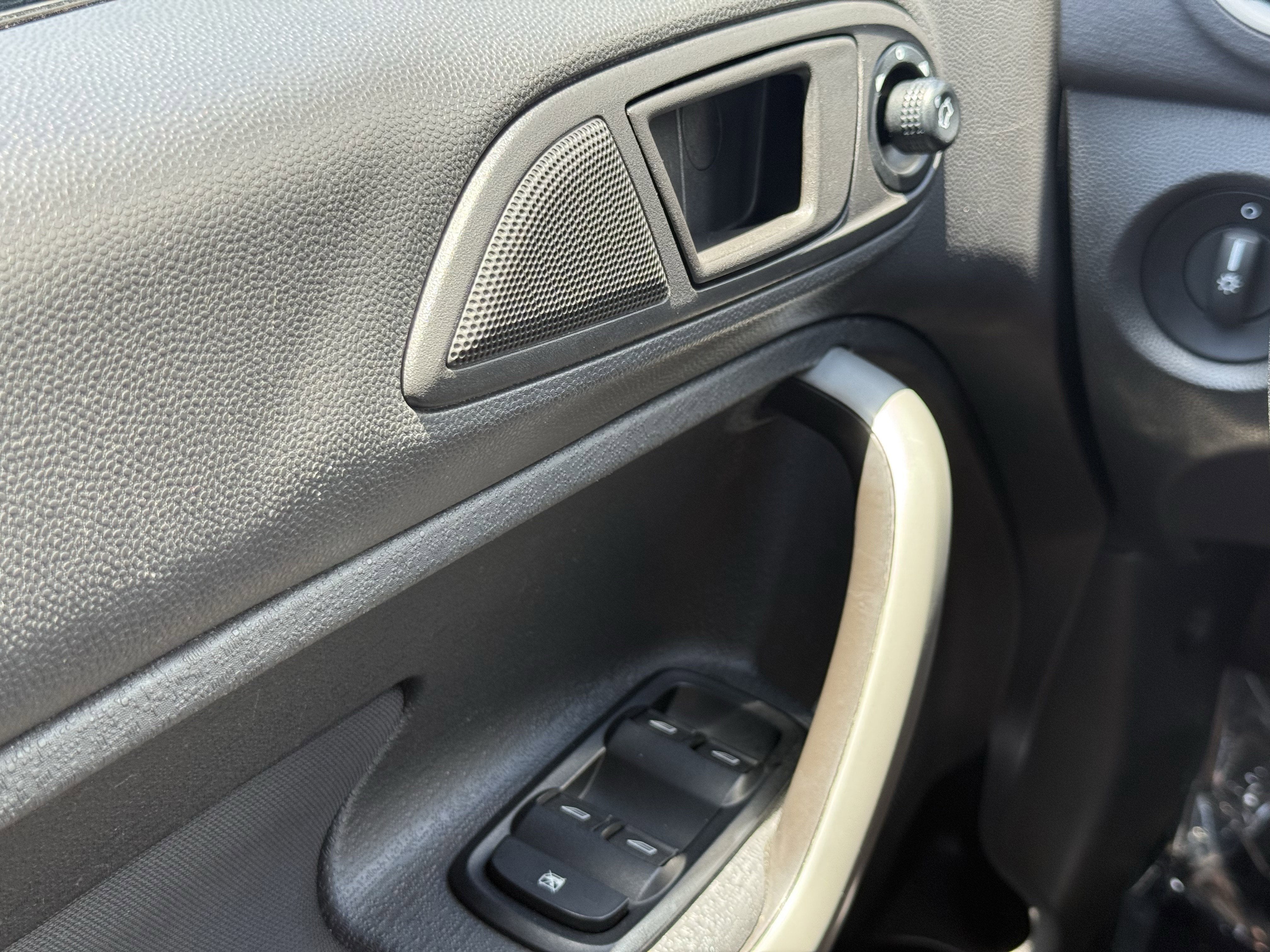 2013 Ford Fiesta SE