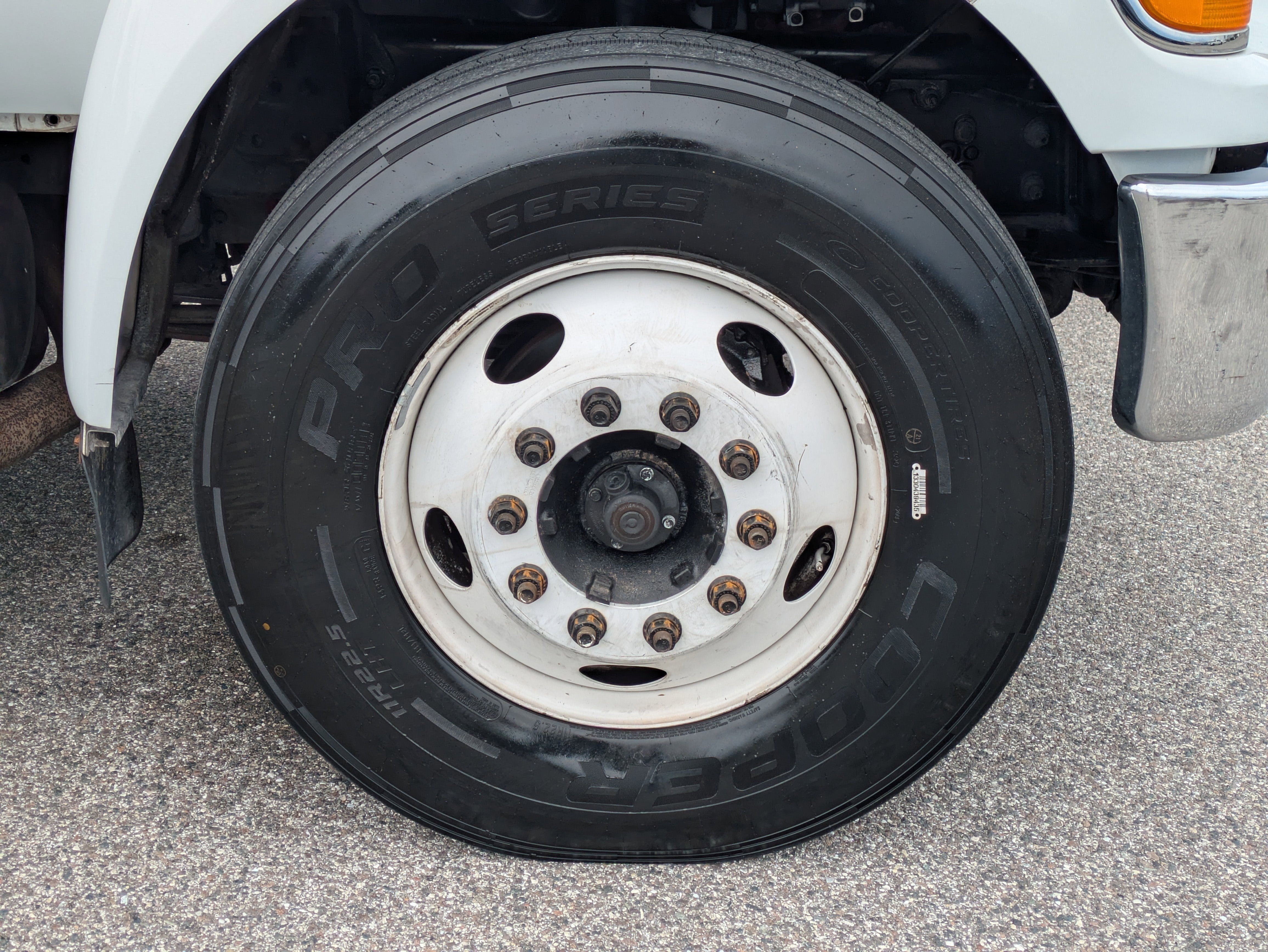 2011 Ford F-650 Chassis Cab XL