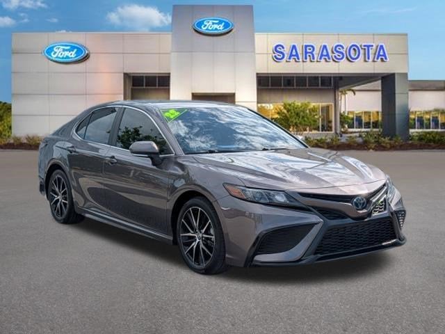 2022 Toyota Camry Hybrid SE