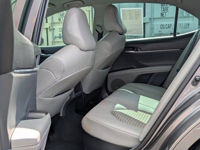 2022 Toyota Camry Hybrid SE