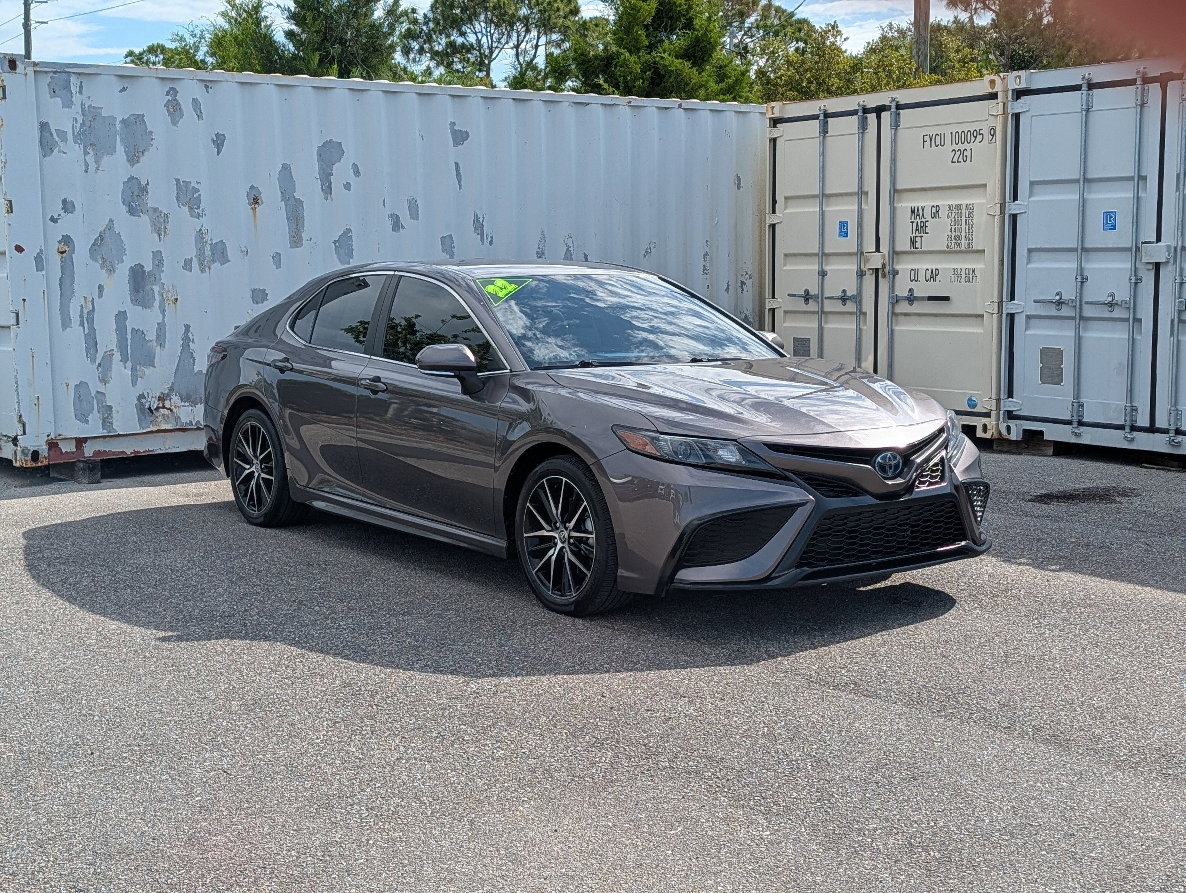 2022 Toyota Camry Hybrid SE