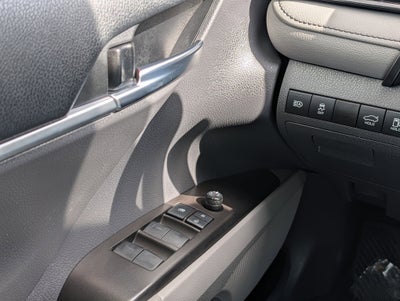 2022 Toyota Camry Hybrid SE