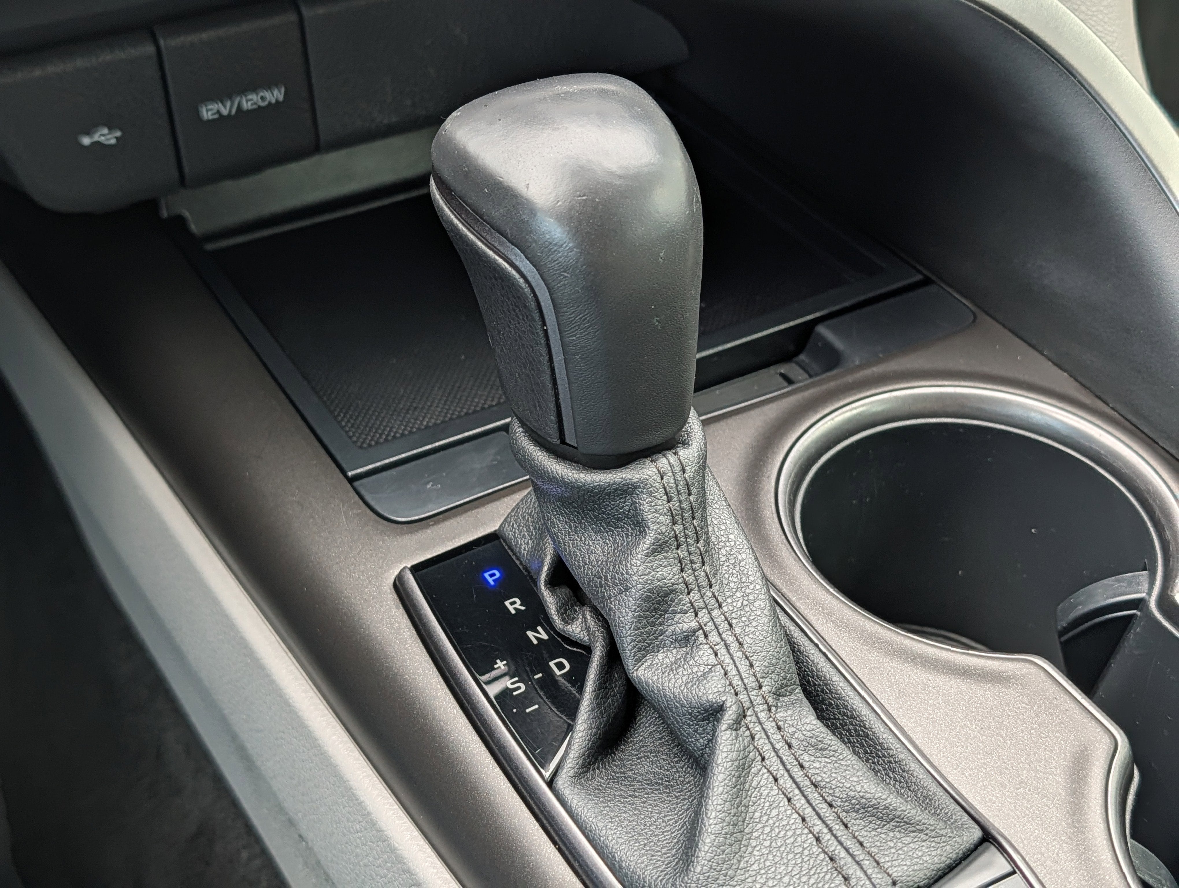2022 Toyota Camry Hybrid SE