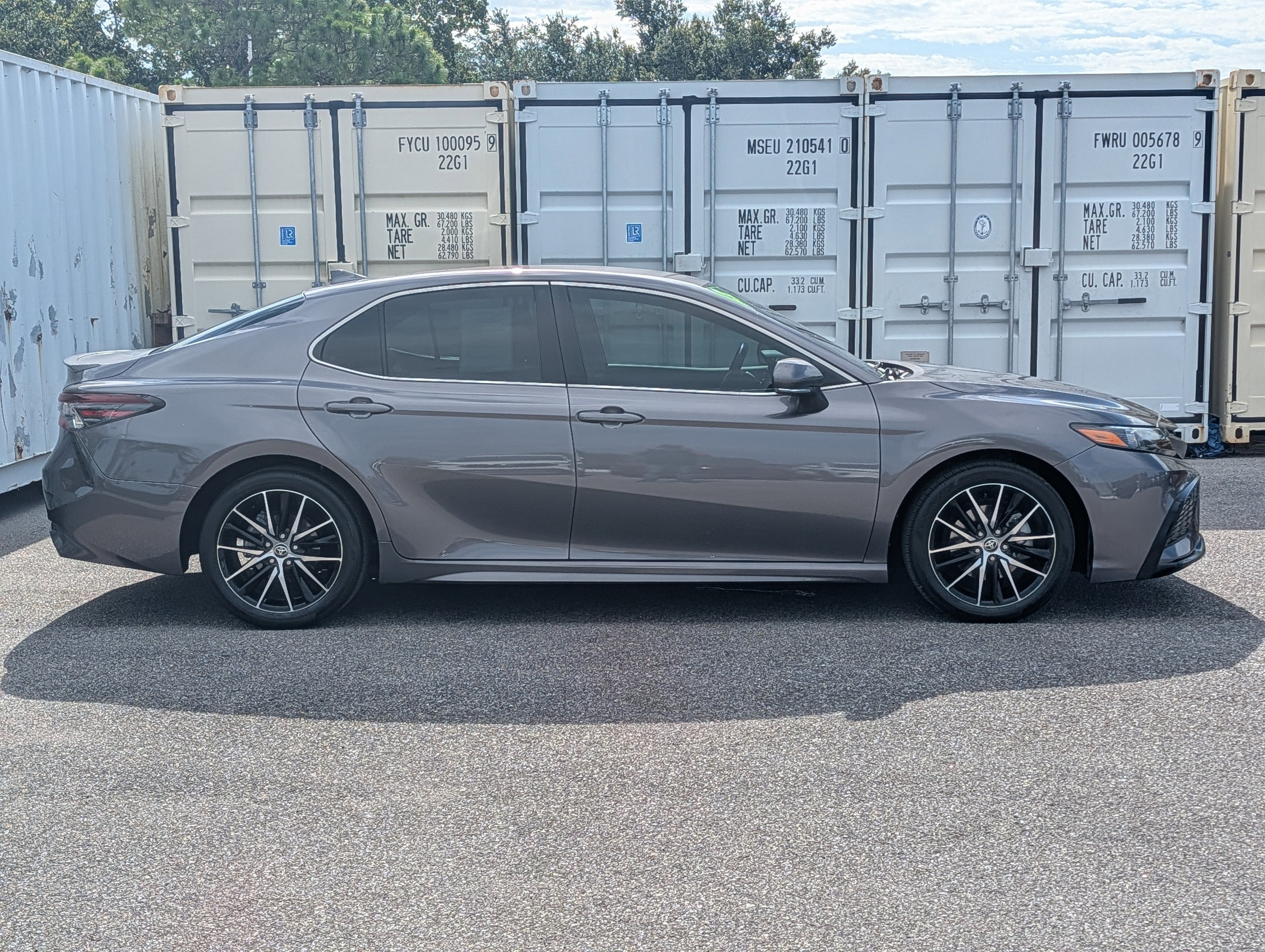 2022 Toyota Camry Hybrid SE