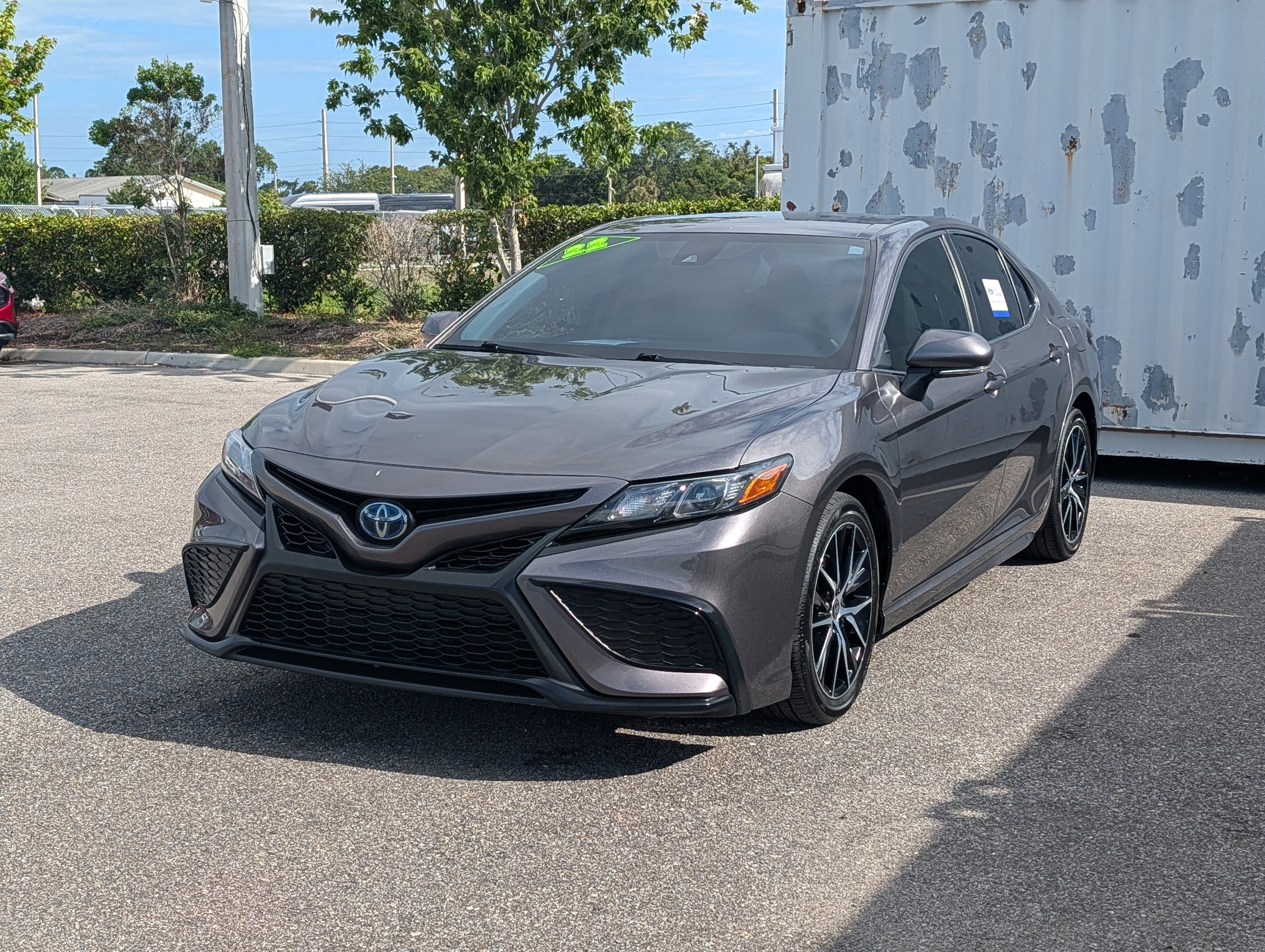 2022 Toyota Camry Hybrid SE