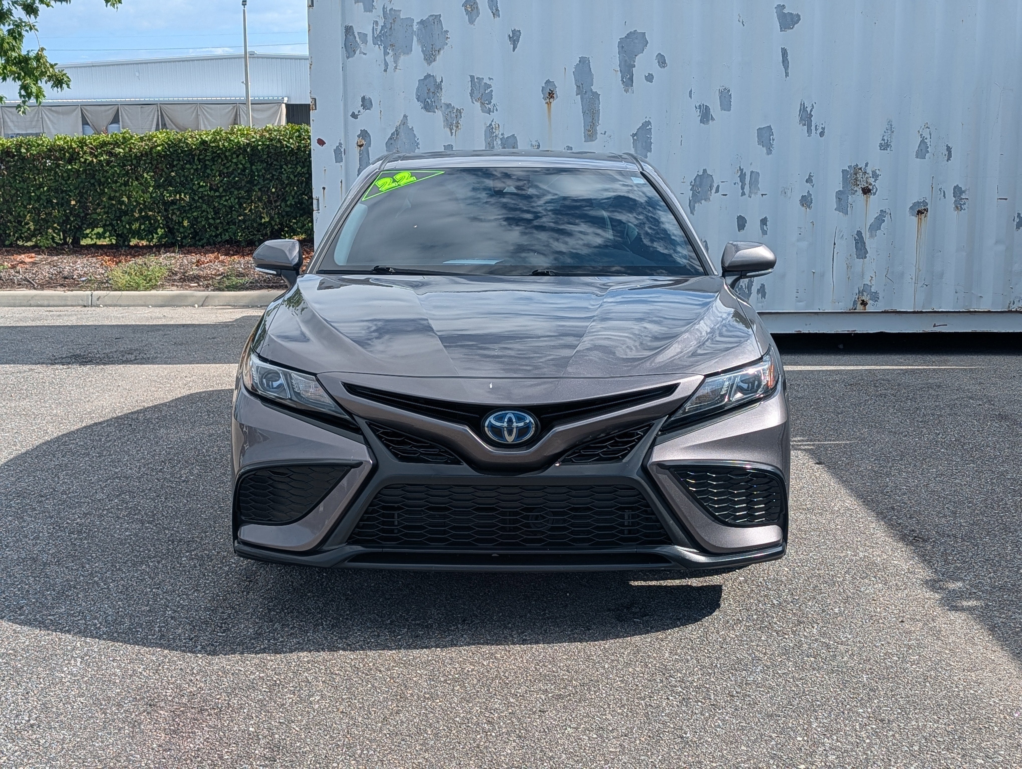 2022 Toyota Camry Hybrid SE